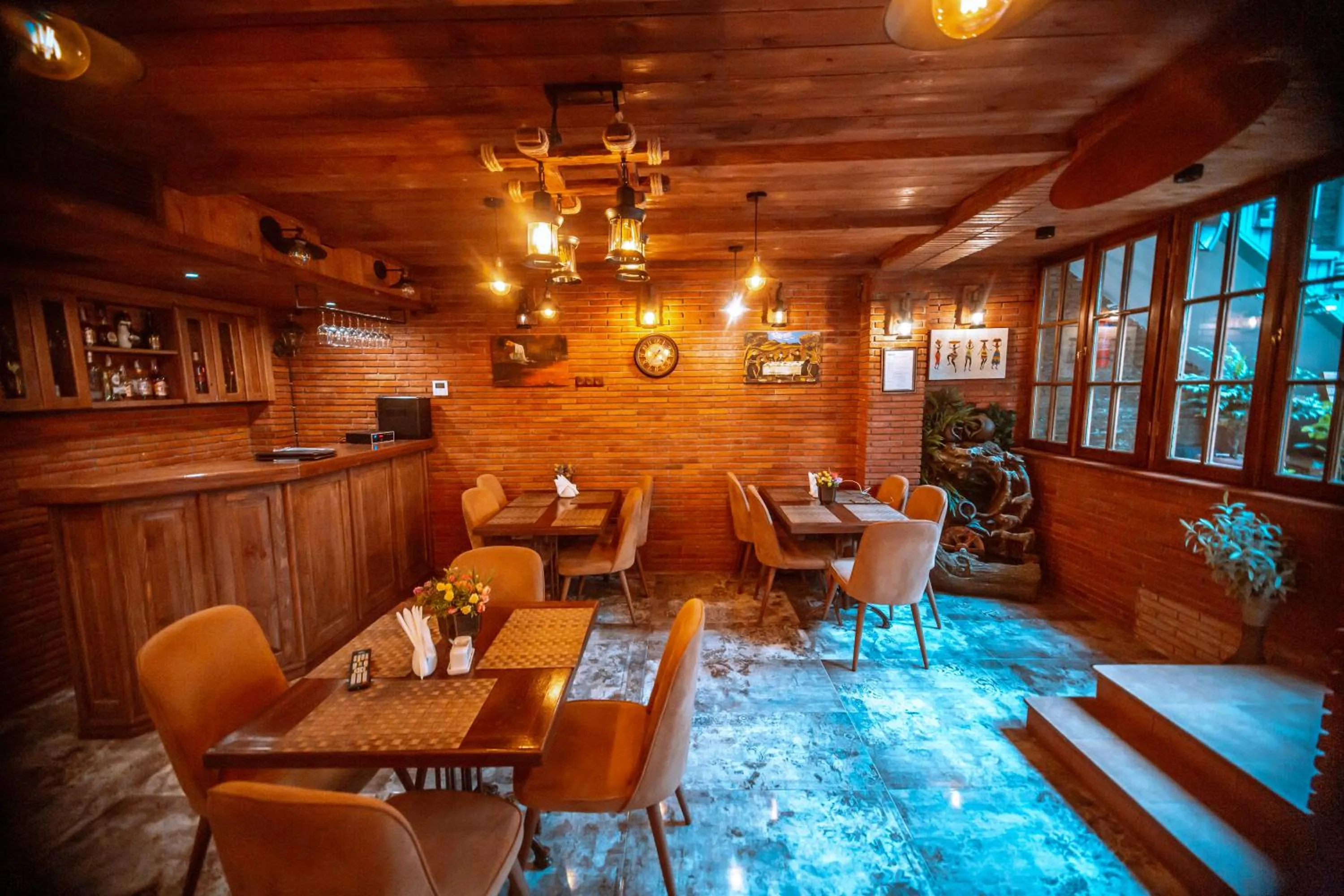 Restaurant/places to eat in MUSMORE Boutique Hotel