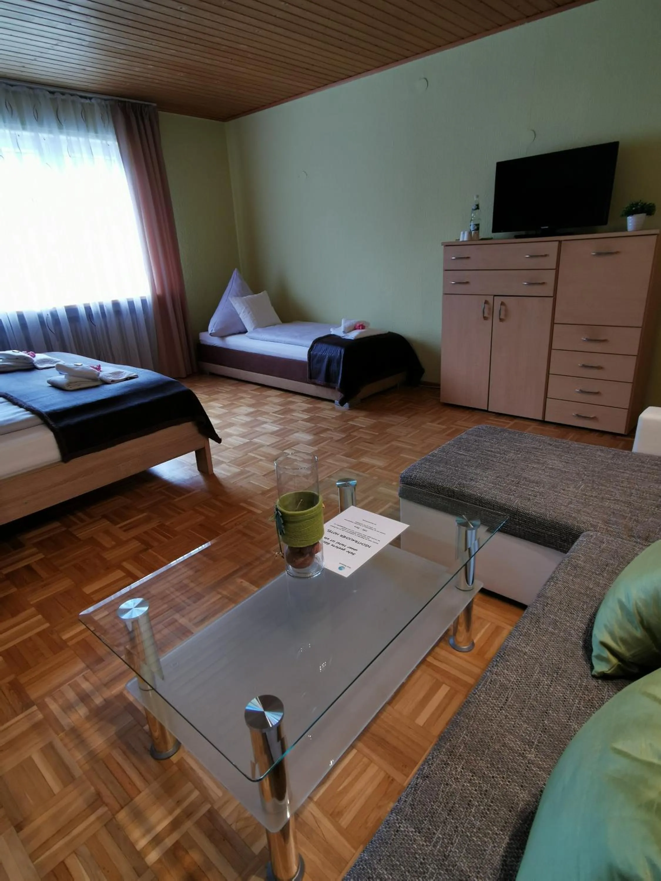 Photo of the whole room, Bed in Hotel Mainperle