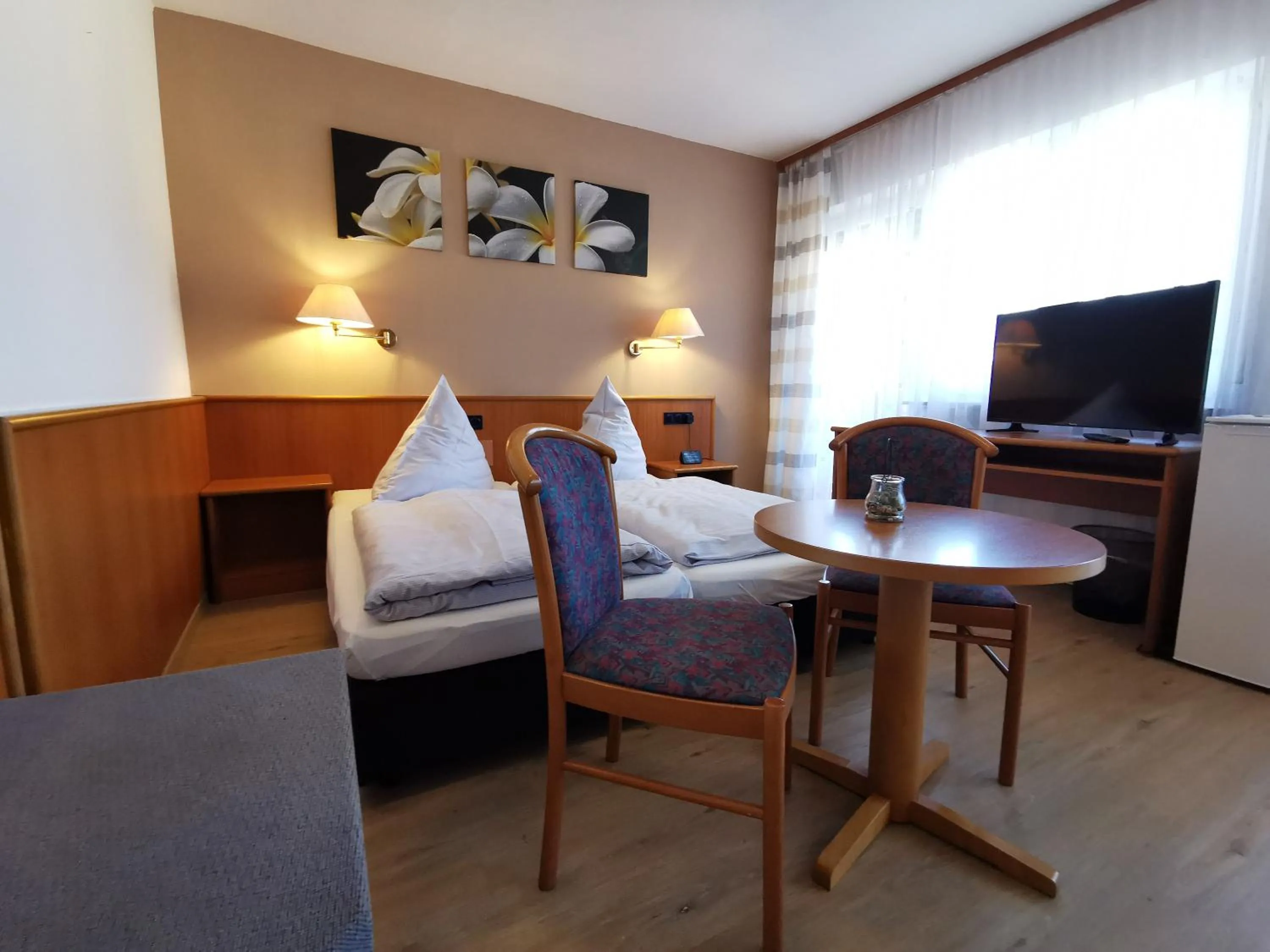 Photo of the whole room, Bed in Hotel Mainperle