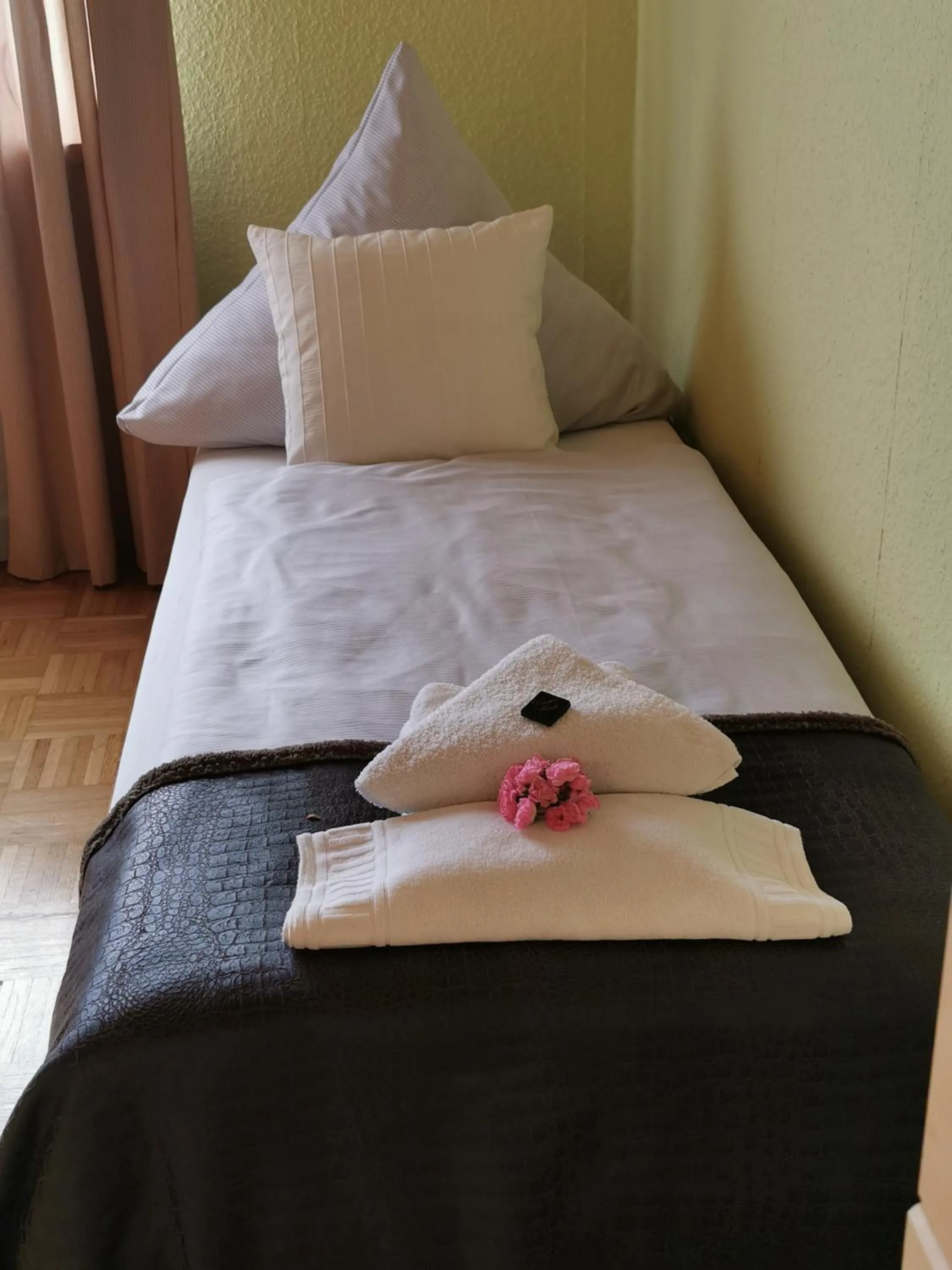 Decorative detail, Bed in Hotel Mainperle