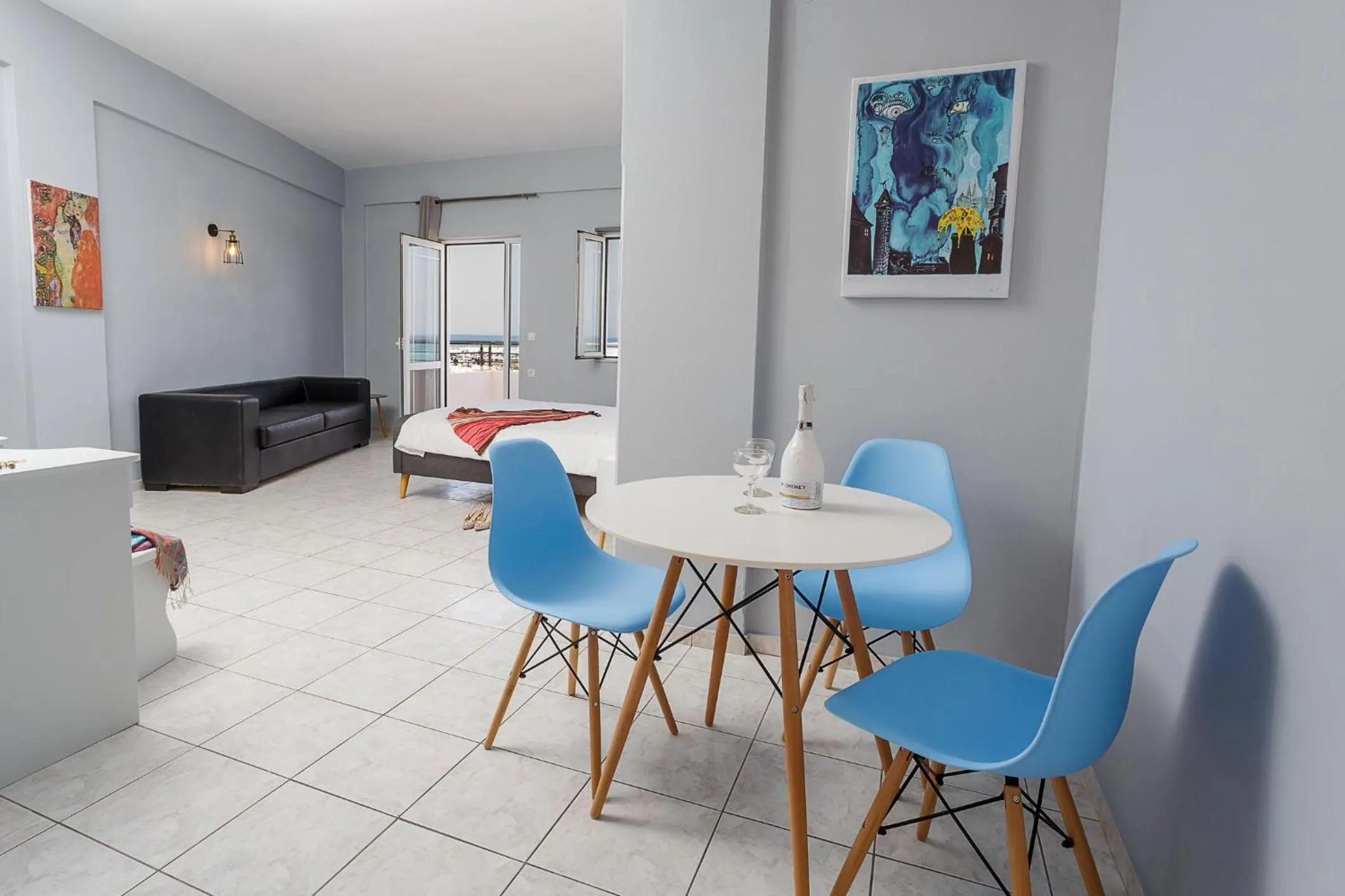 Dining area in Sole Mare Seaside Apartments