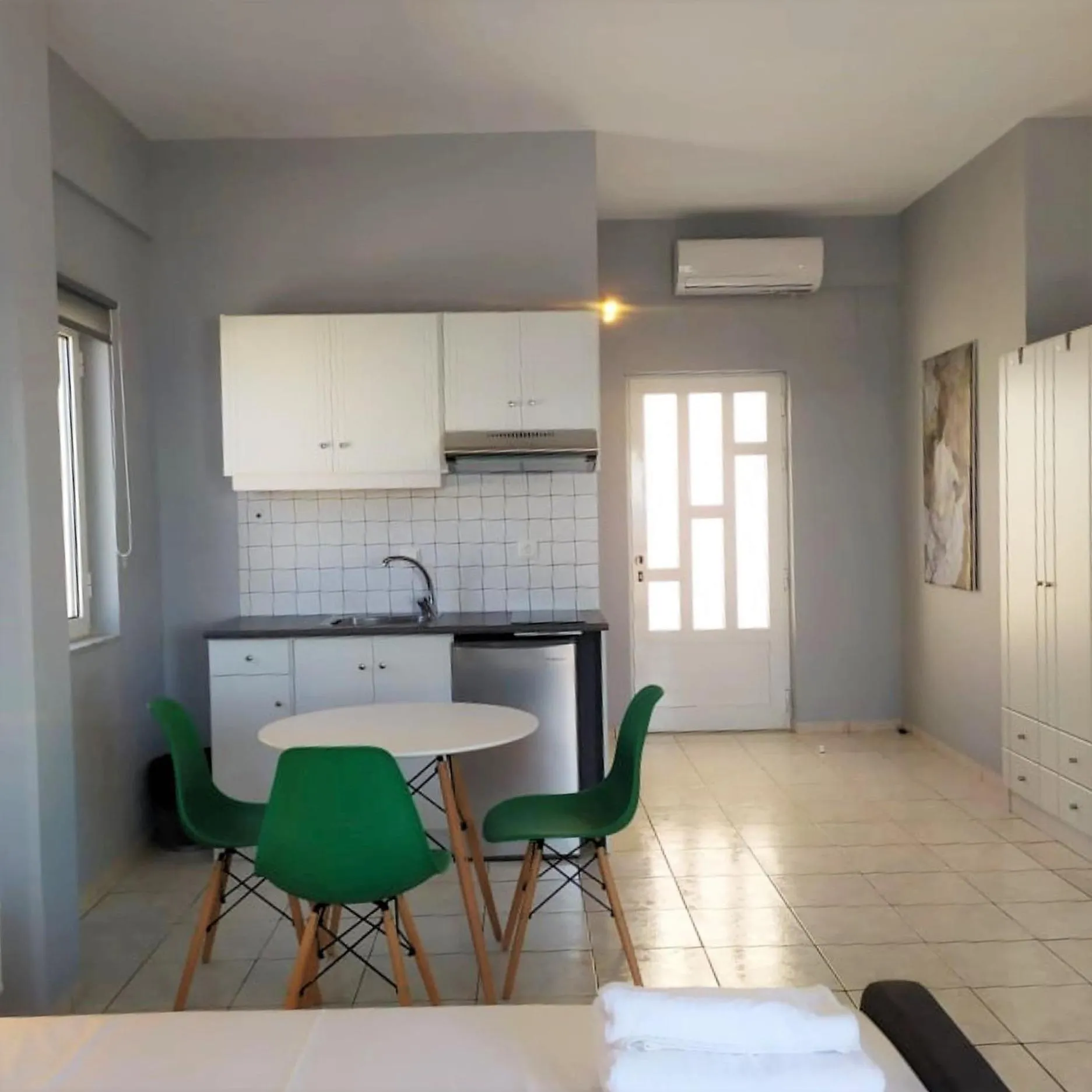 Dining area in Sole Mare Seaside Apartments