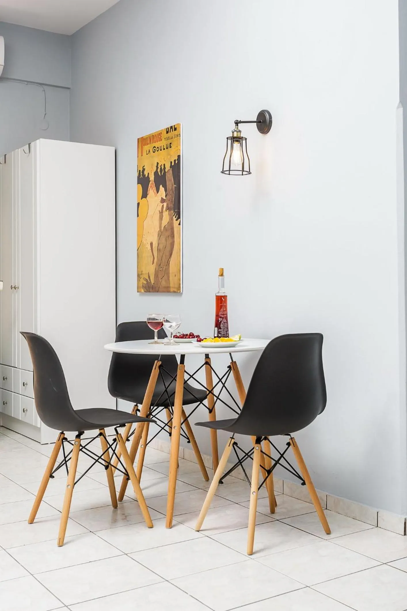 Dining area in Sole Mare Seaside Apartments