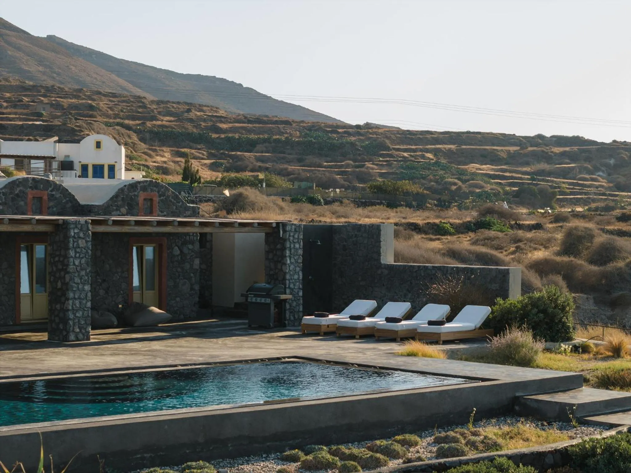 Swimming pool in Colombos Beachfront