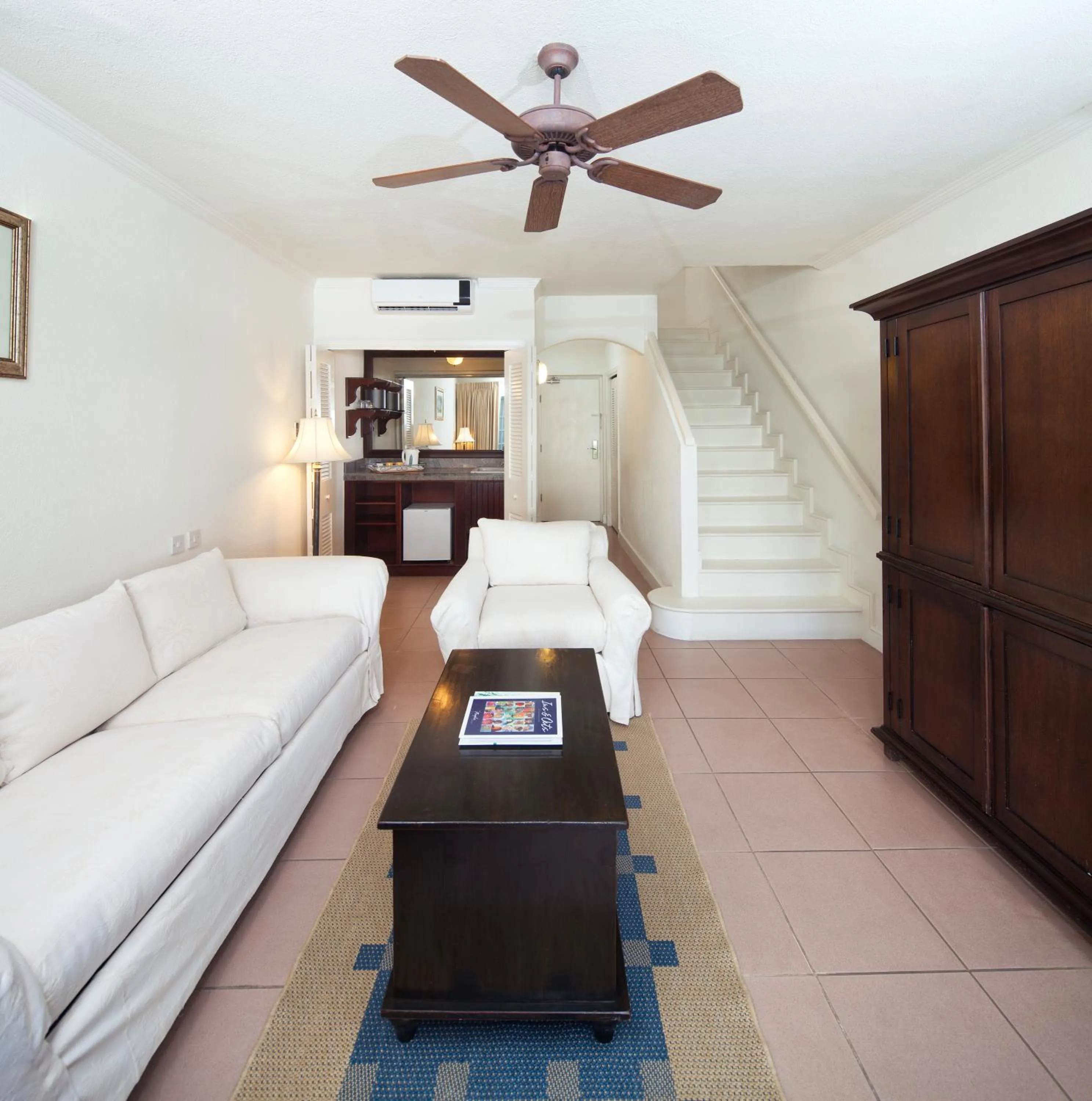 Kitchen or kitchenette in Savannah Beach Club Hotel