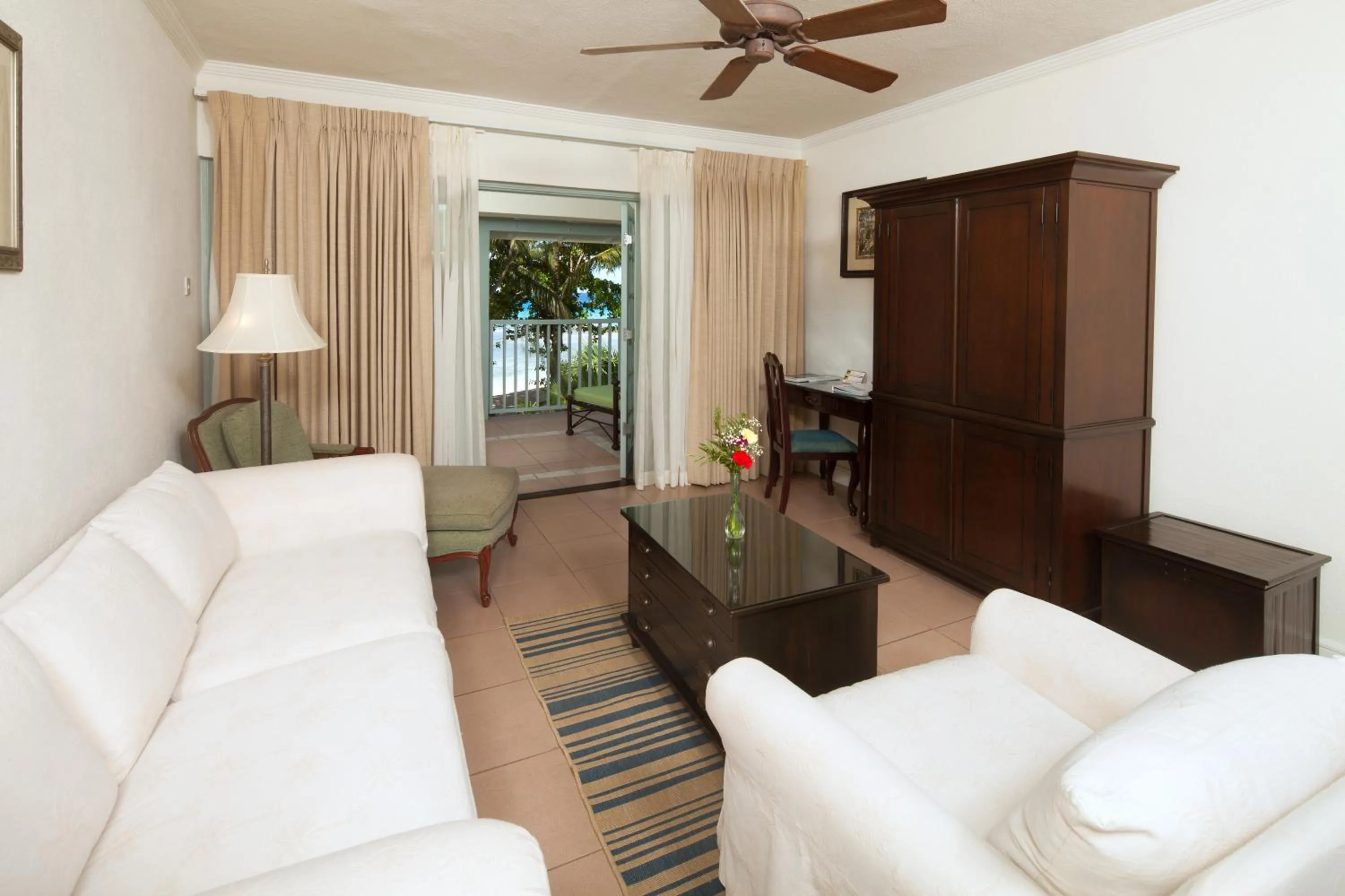Balcony/Terrace, Bed in Savannah Beach Club Hotel