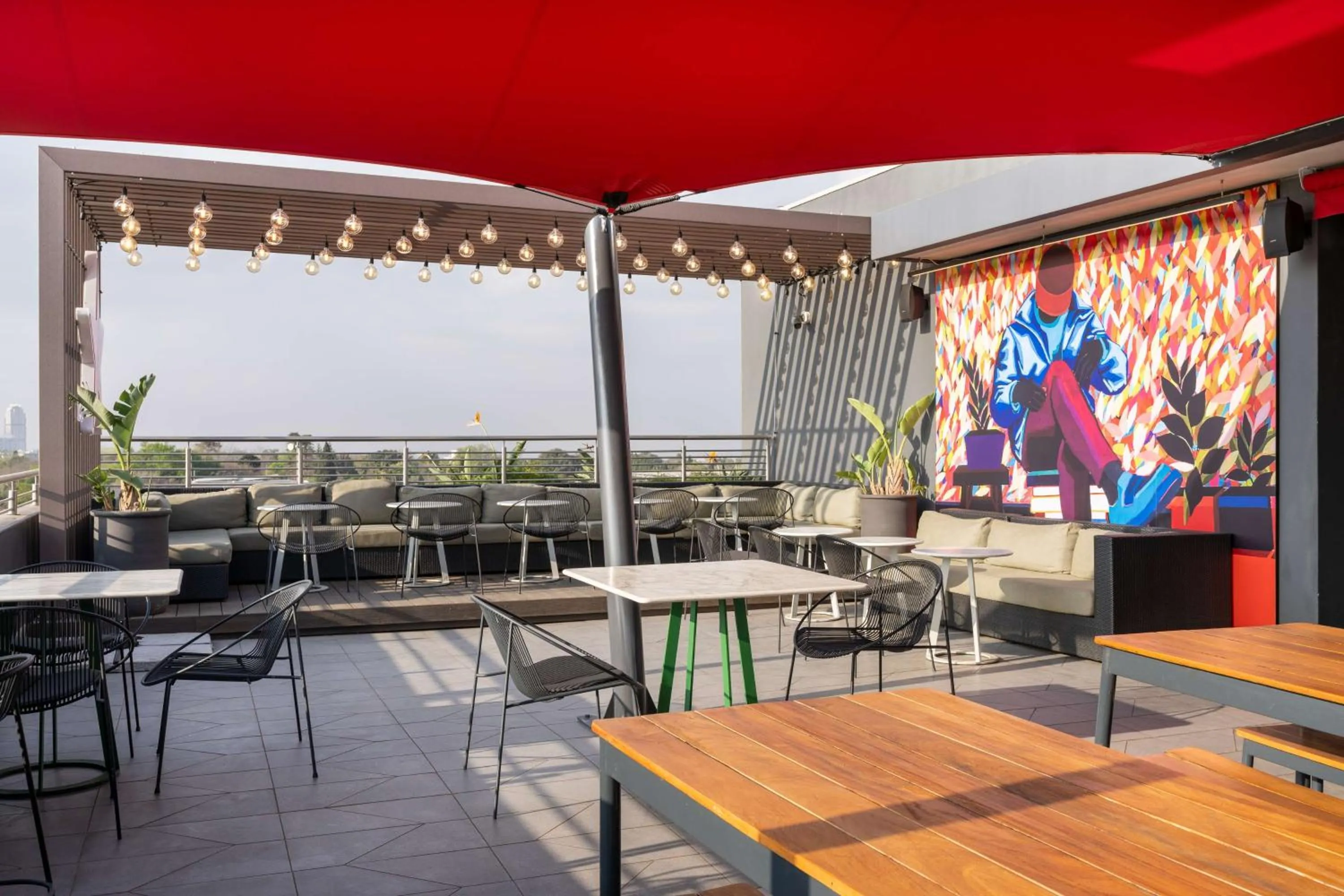 Lounge or bar in Radisson RED Hotel Johannesburg Rosebank