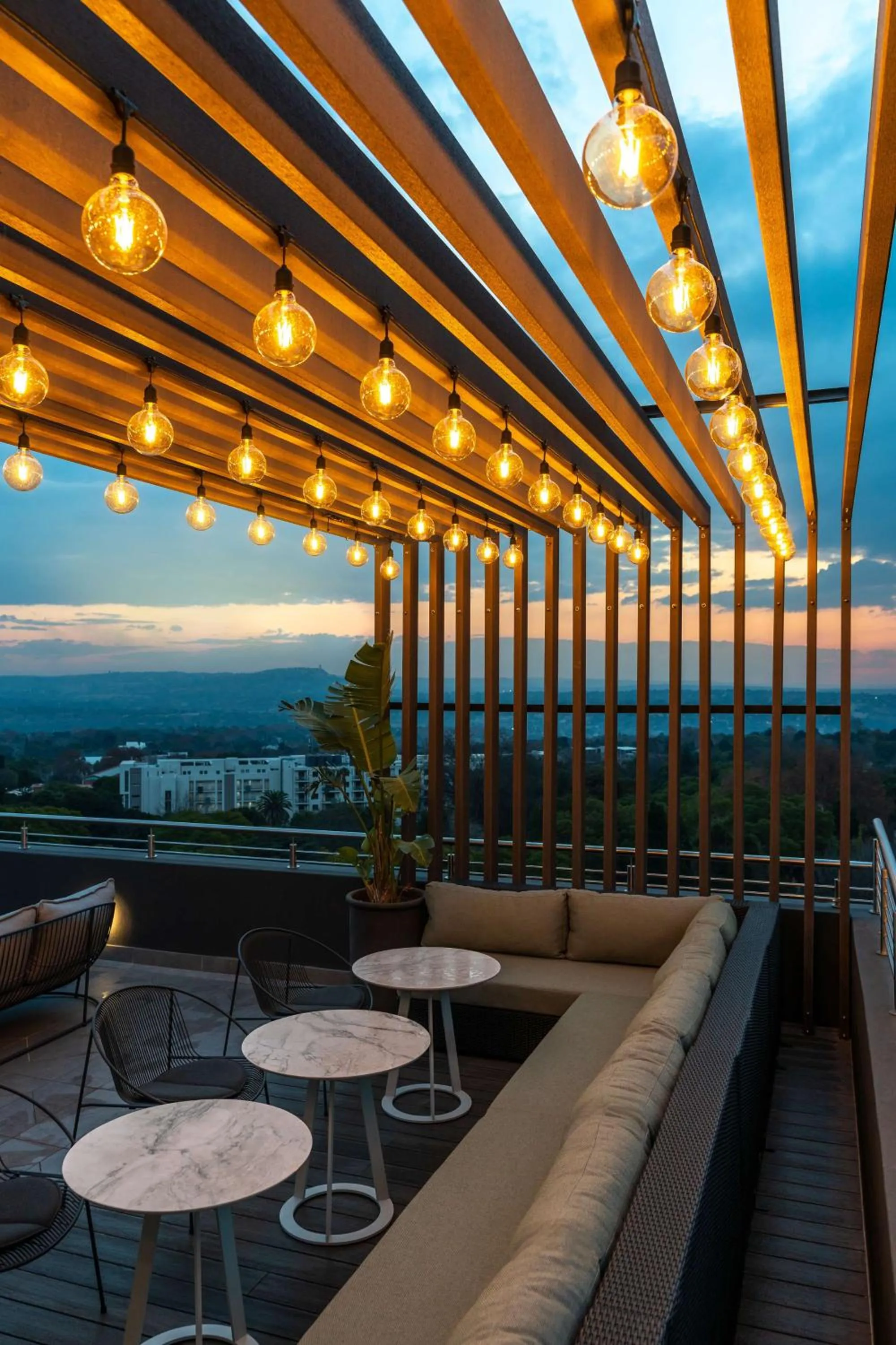 Lounge or bar in Radisson RED Hotel Johannesburg Rosebank