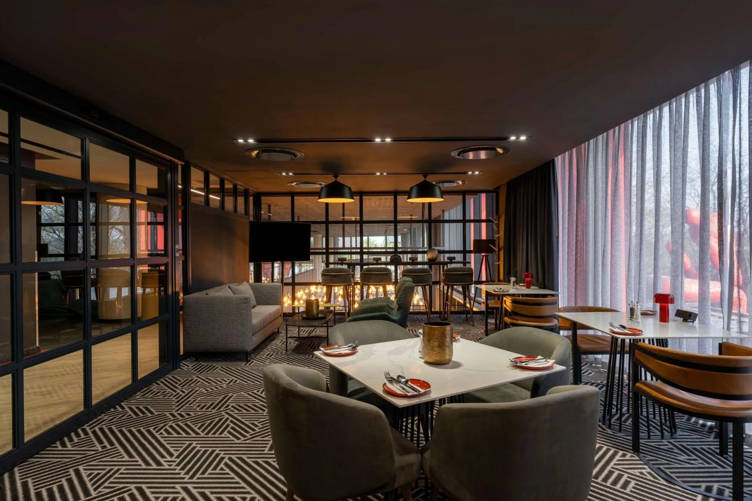 Lounge or bar in Radisson RED Hotel Johannesburg Rosebank