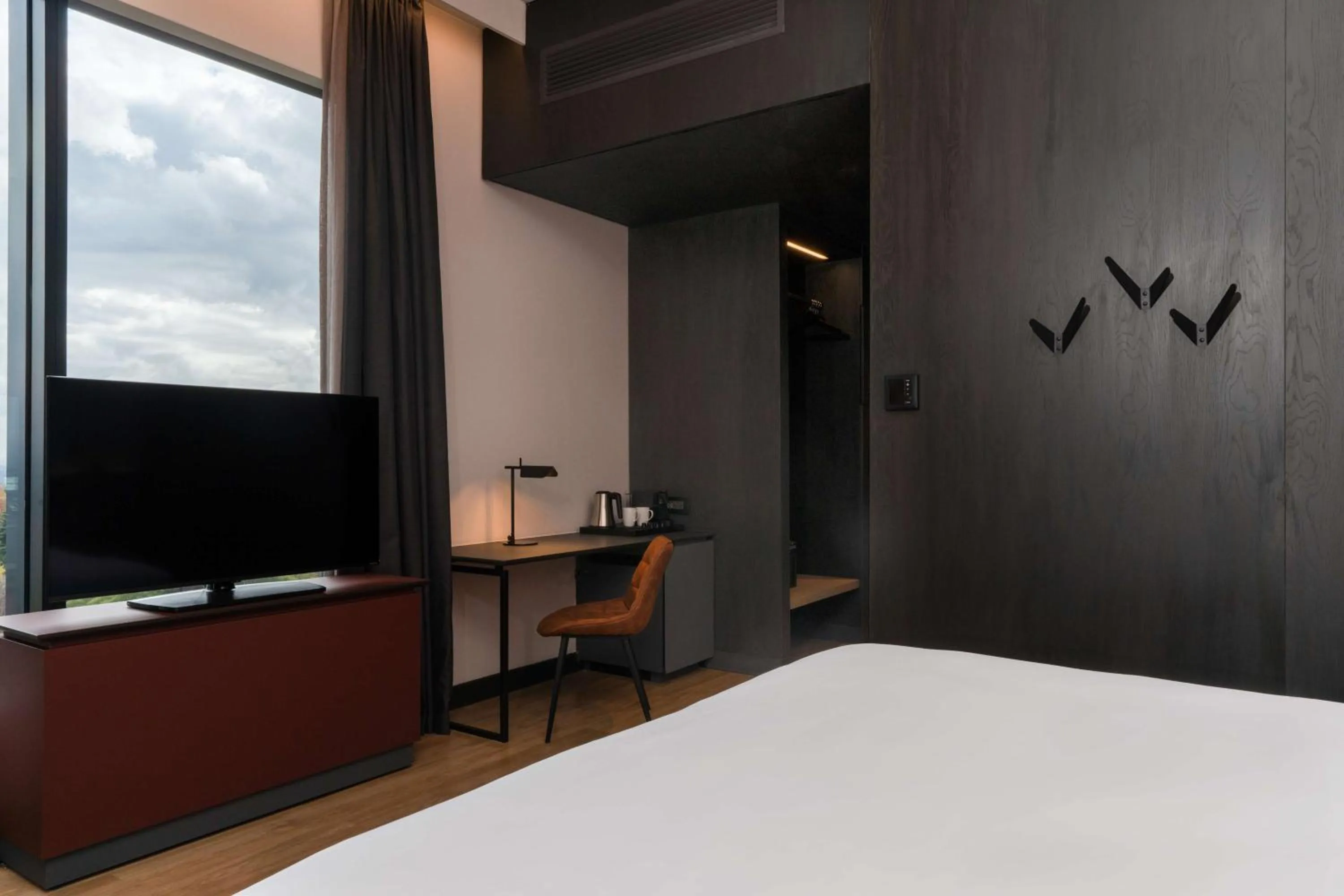 Bed in Radisson RED Hotel Johannesburg Rosebank