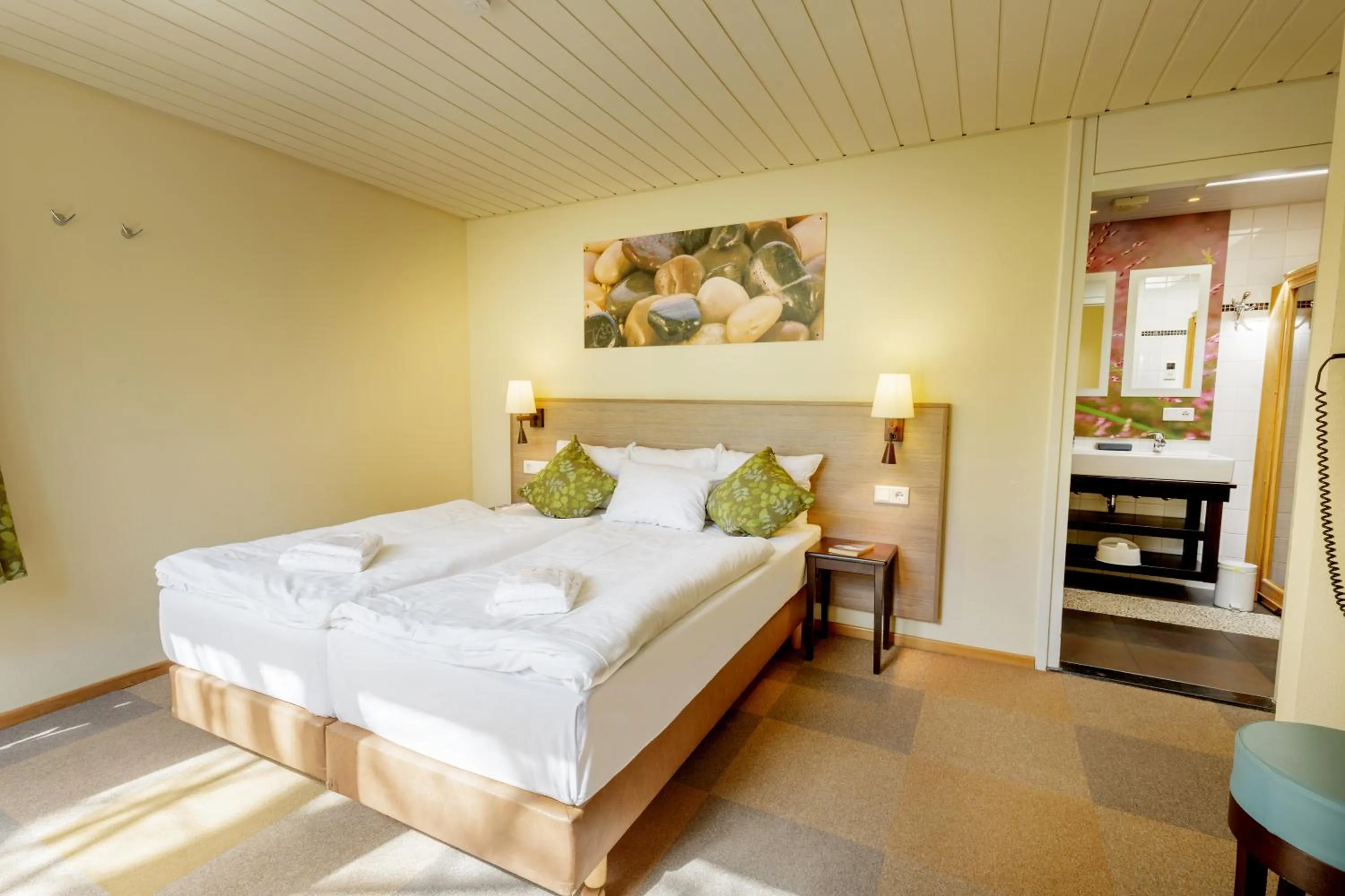 Bathroom, Bed in Center Parcs Bispinger Lüneburger Heide