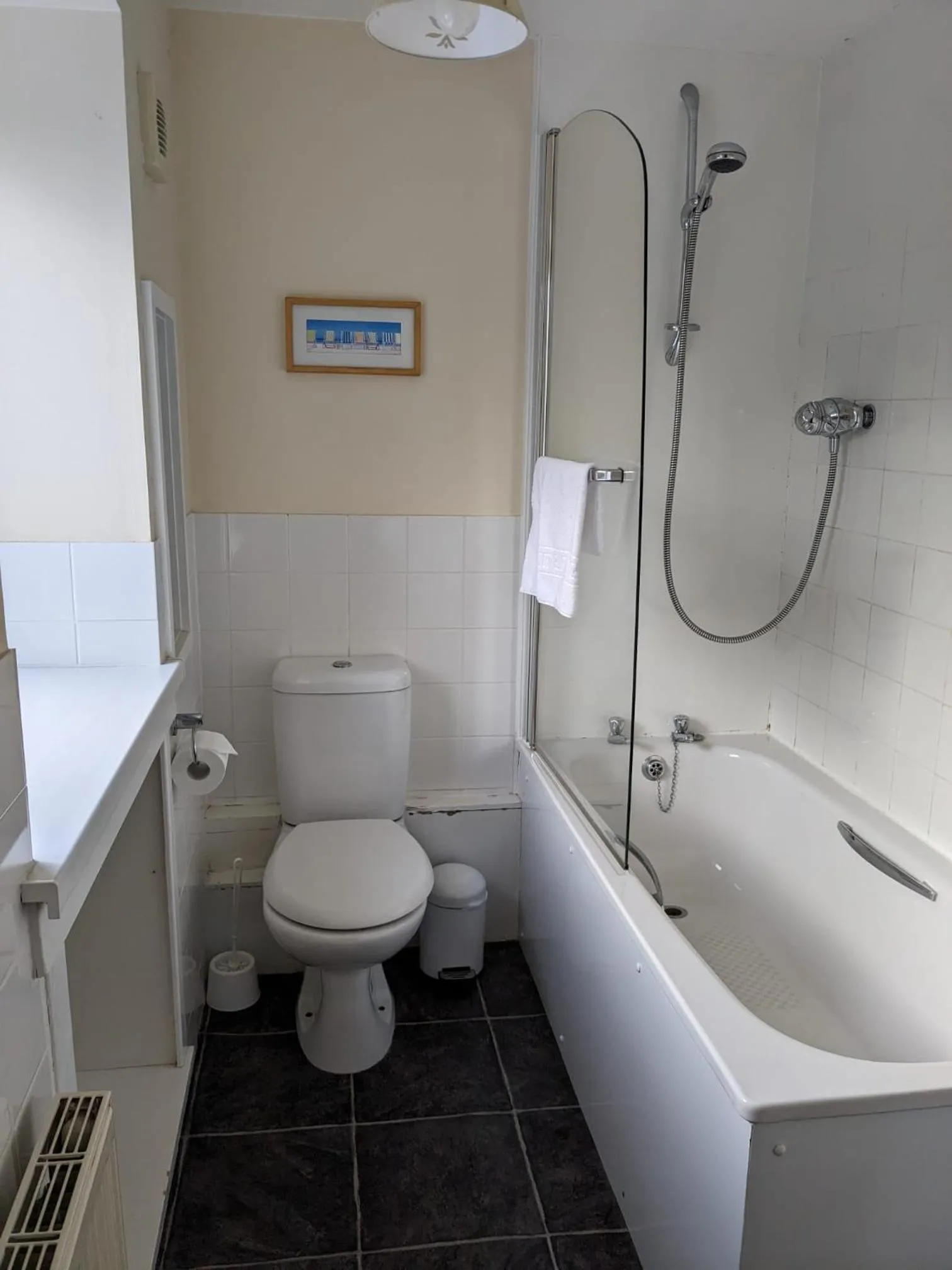 Toilet in Bennachie Lodge Hotel in Kemnay