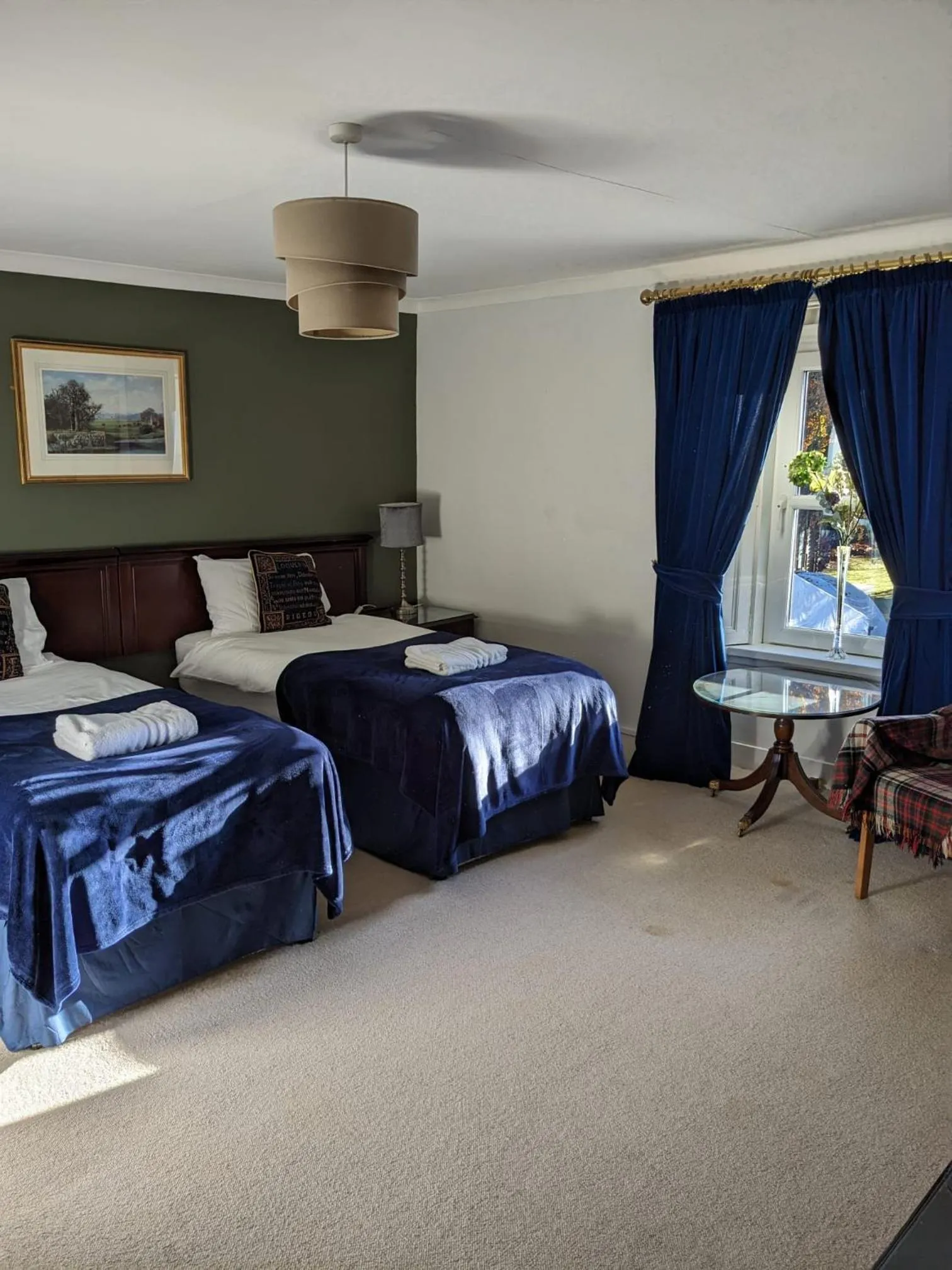 Bed in Bennachie Lodge Hotel in Kemnay