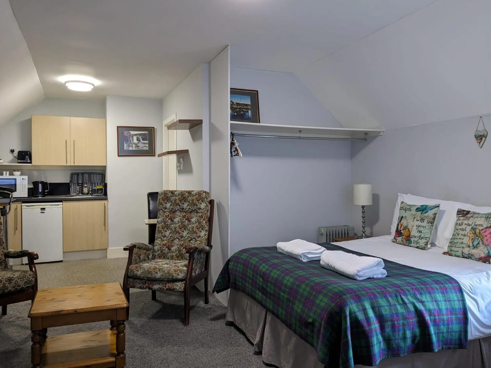 Bed in Bennachie Lodge Hotel in Kemnay