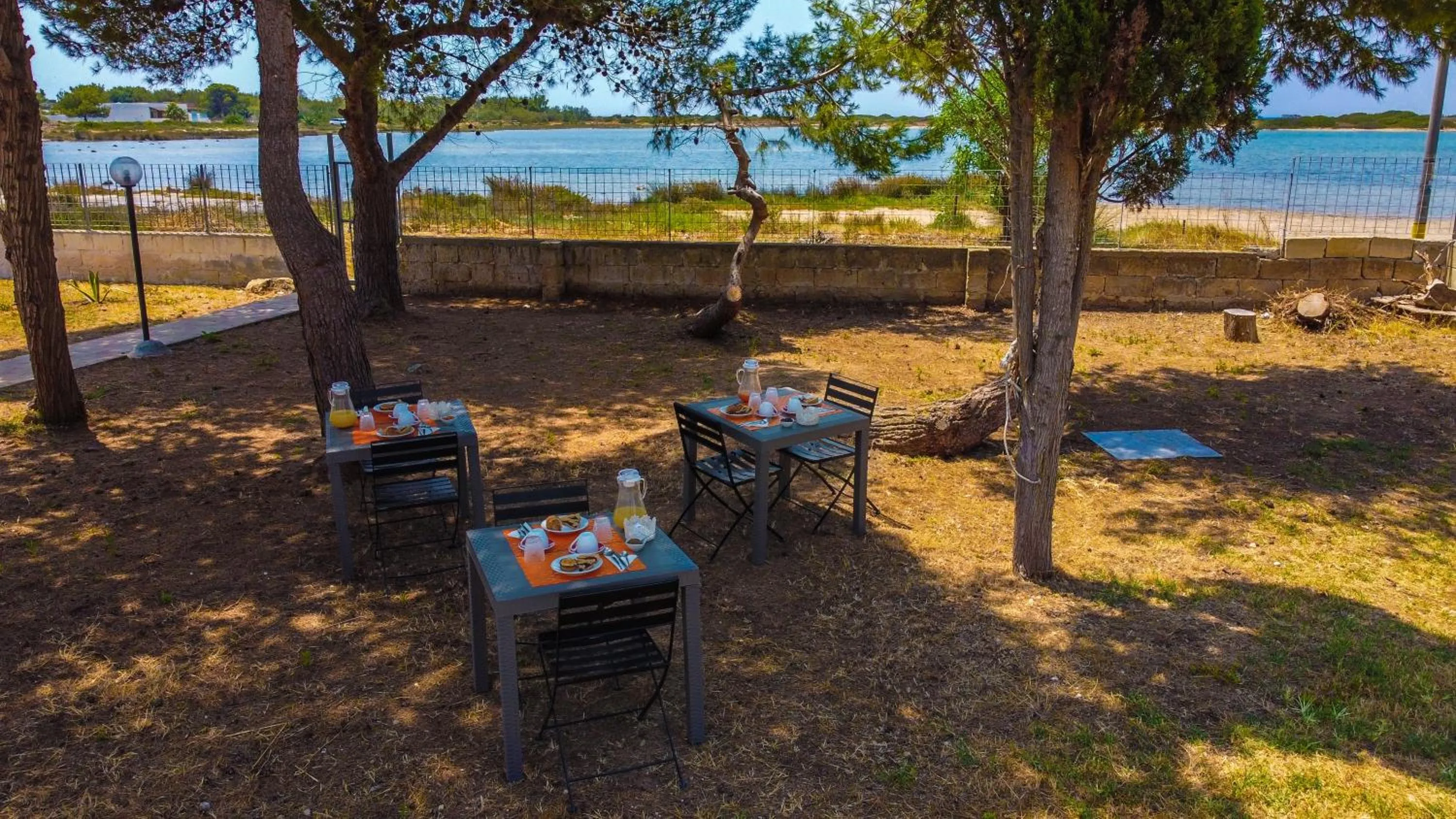 Garden view in B&B La Penisola