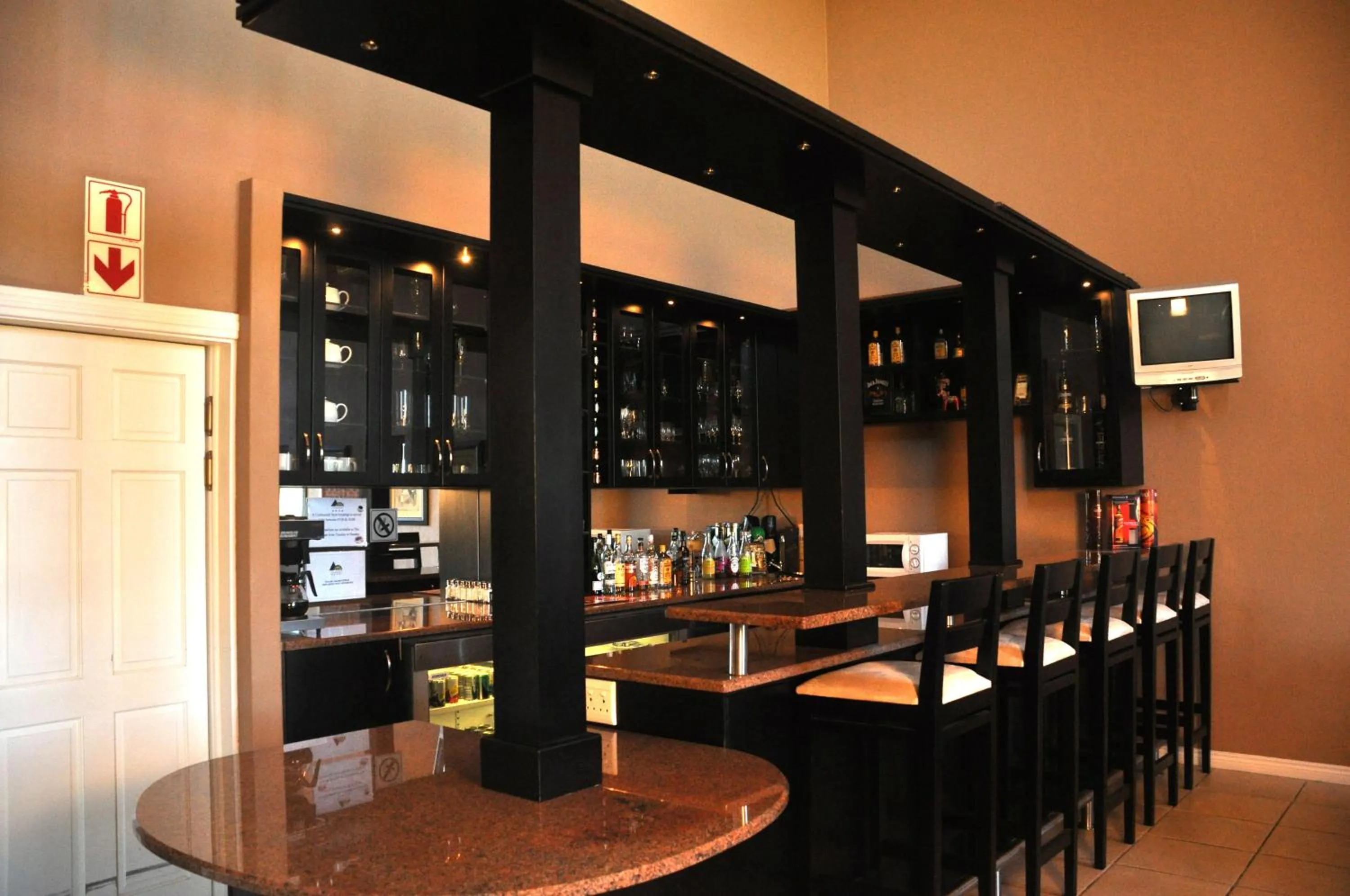 Lounge or bar in The Lodge at Atlantic Beach