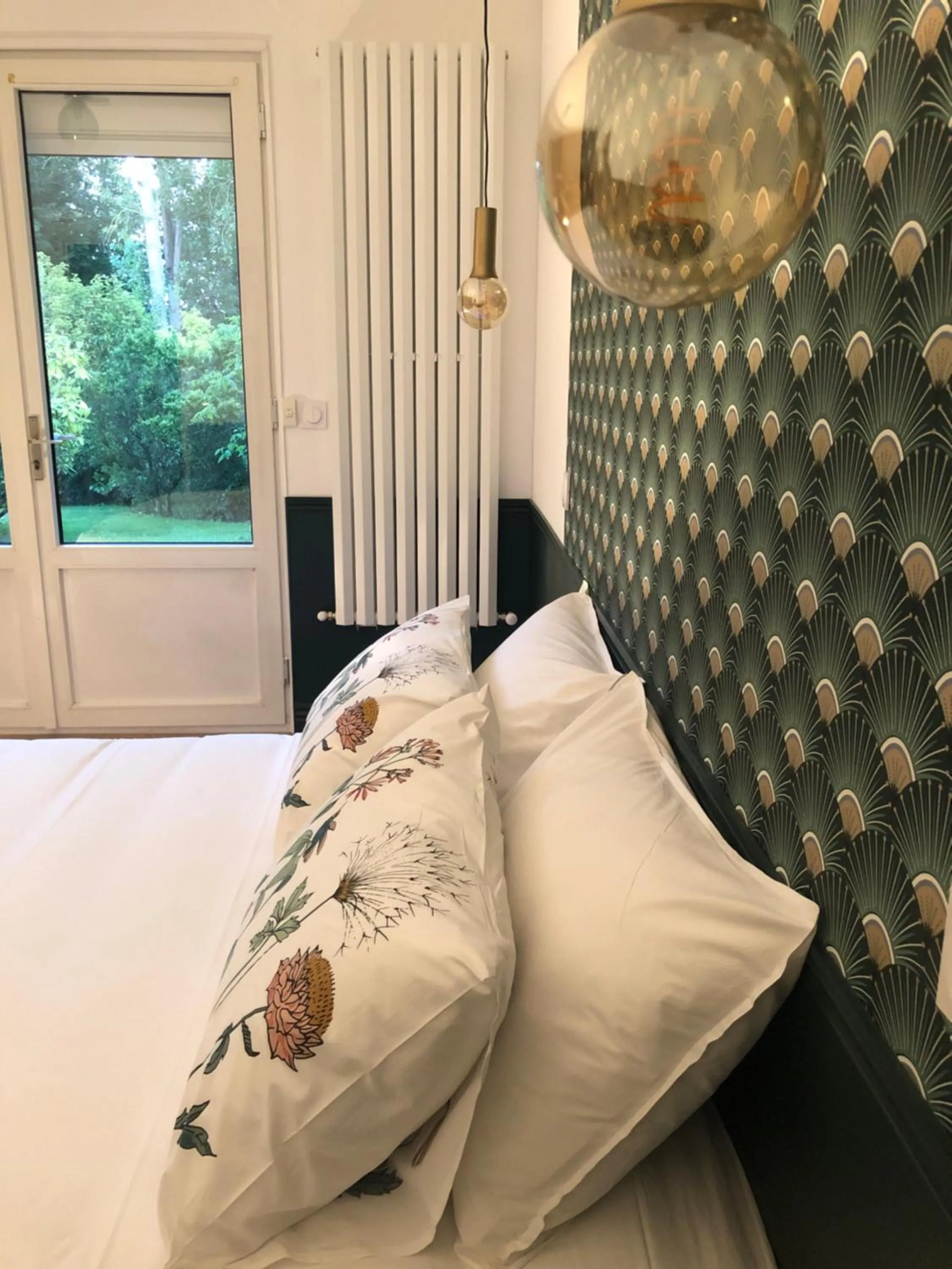 Bed in Jardin des Pérelles