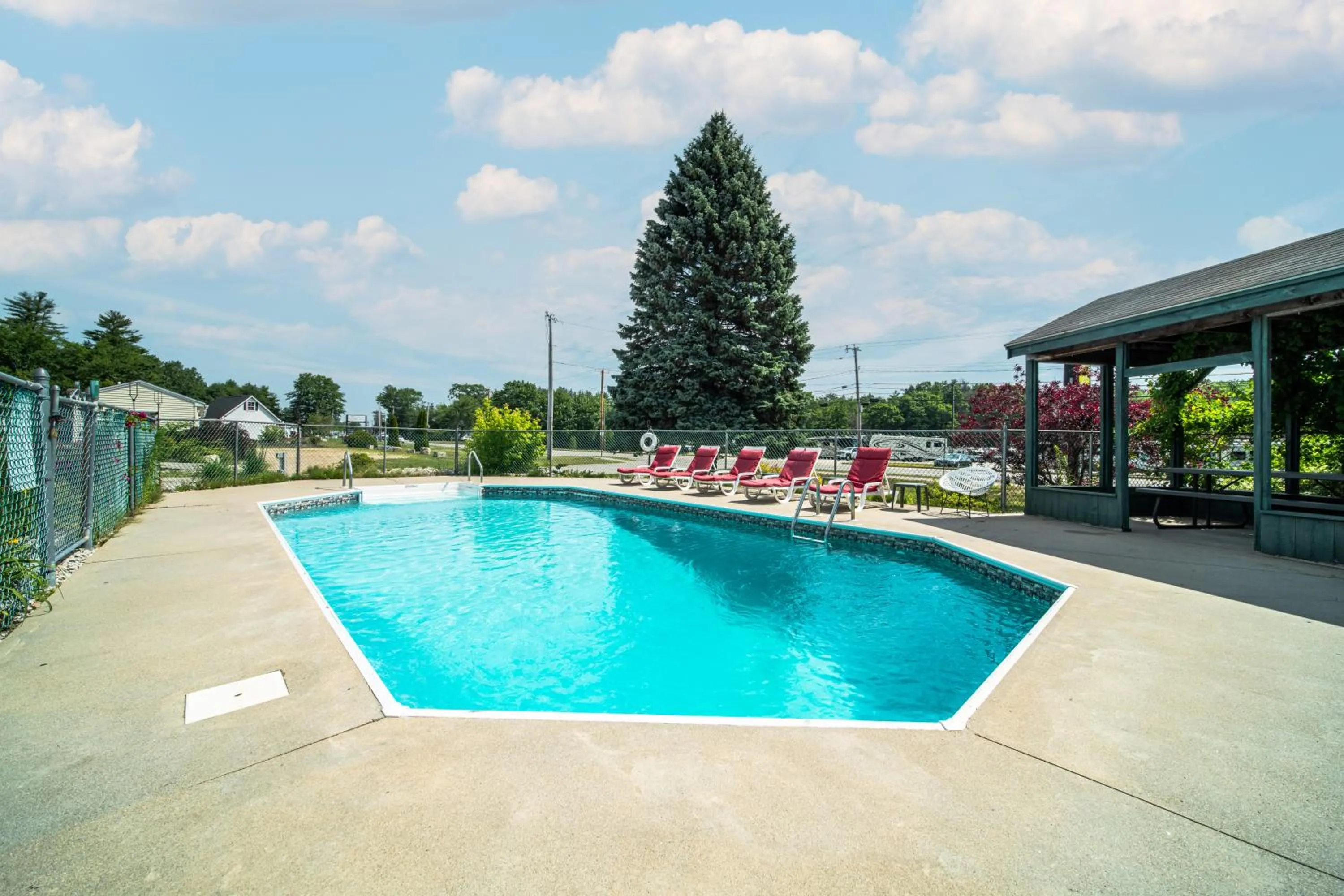 Swimming pool in Wagon Wheel Motel