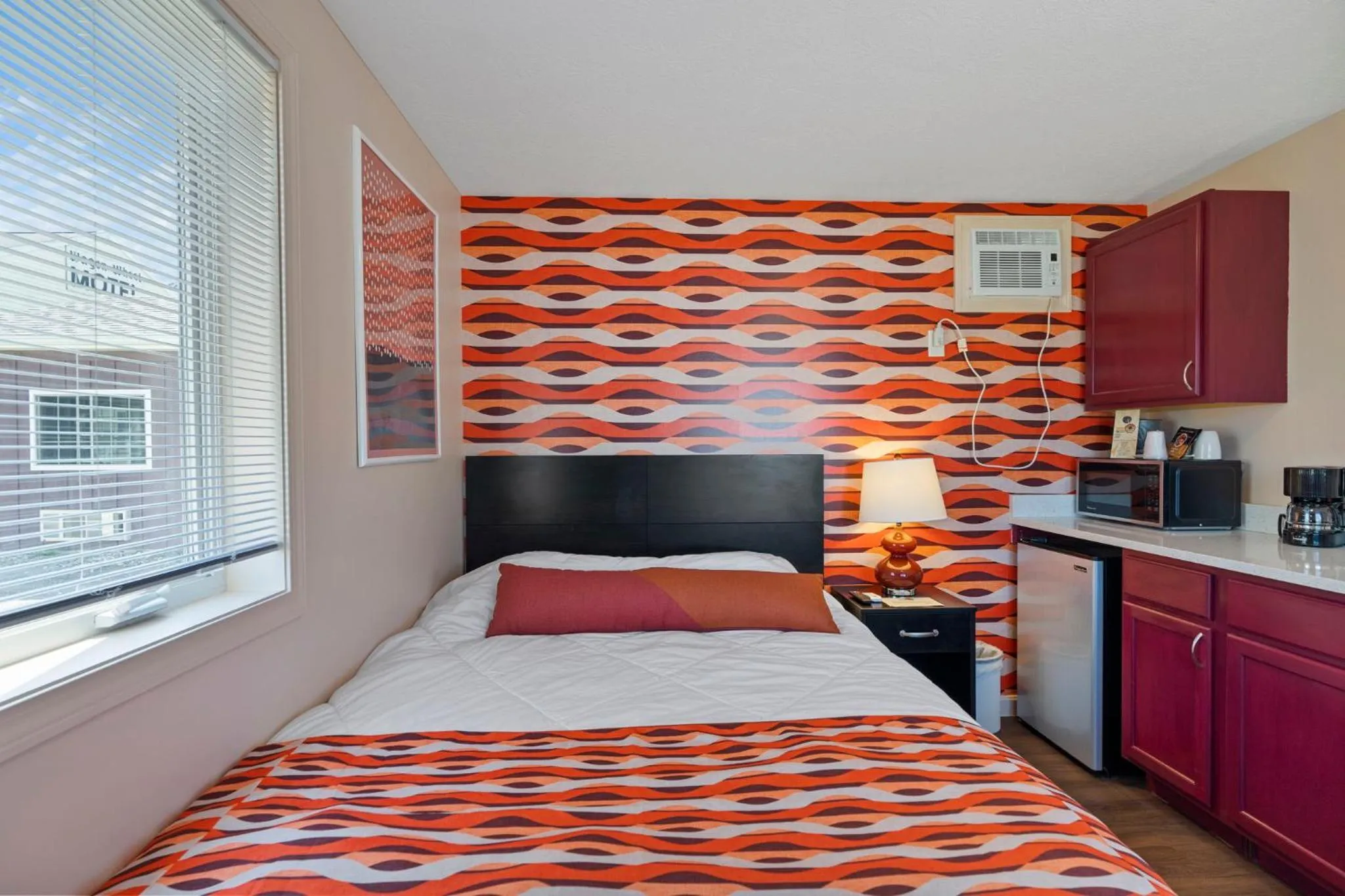 Bed in Wagon Wheel Motel