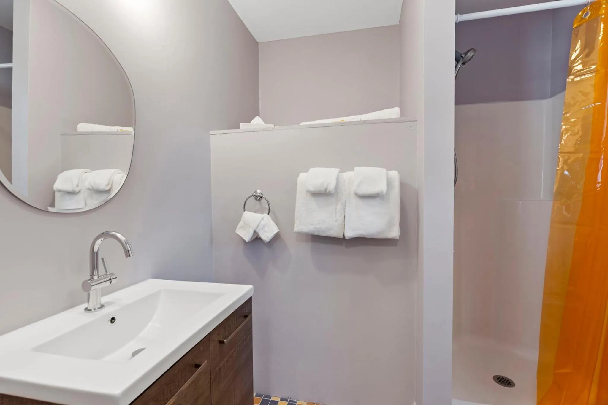 Shower in Wagon Wheel Motel