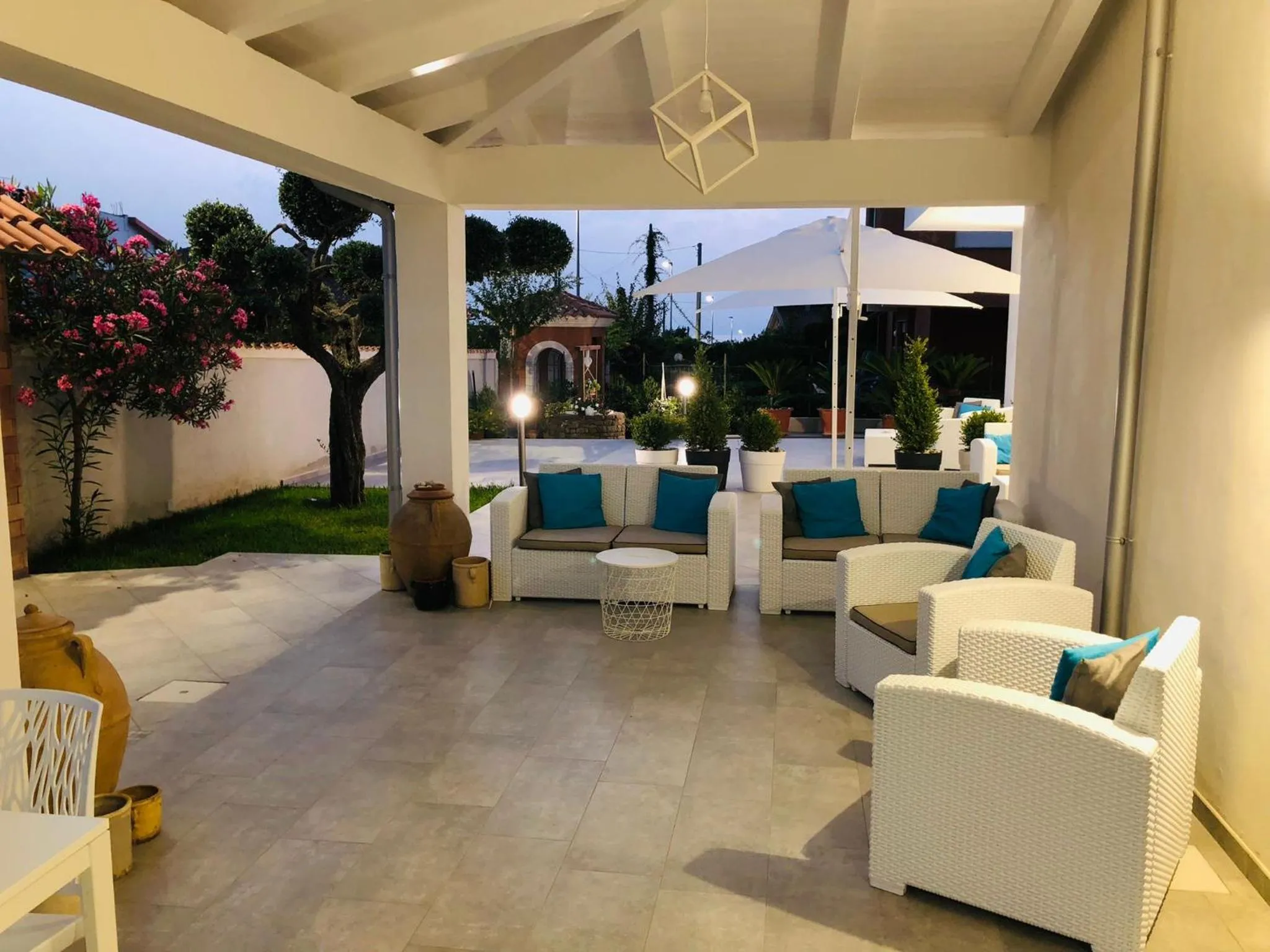 Patio in InVilla Bed&Breakfast - Quality Rooms