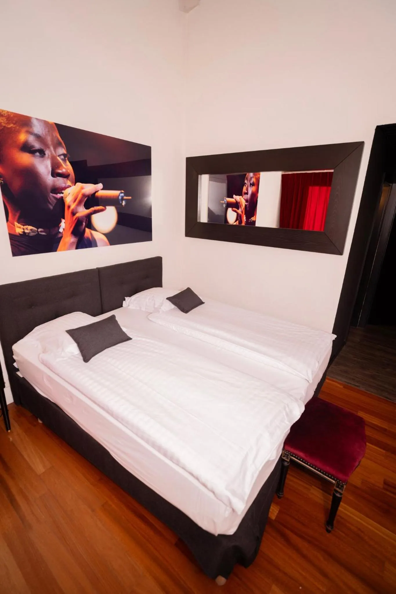 Bedroom, Bed in Tralala Hotel Montreux