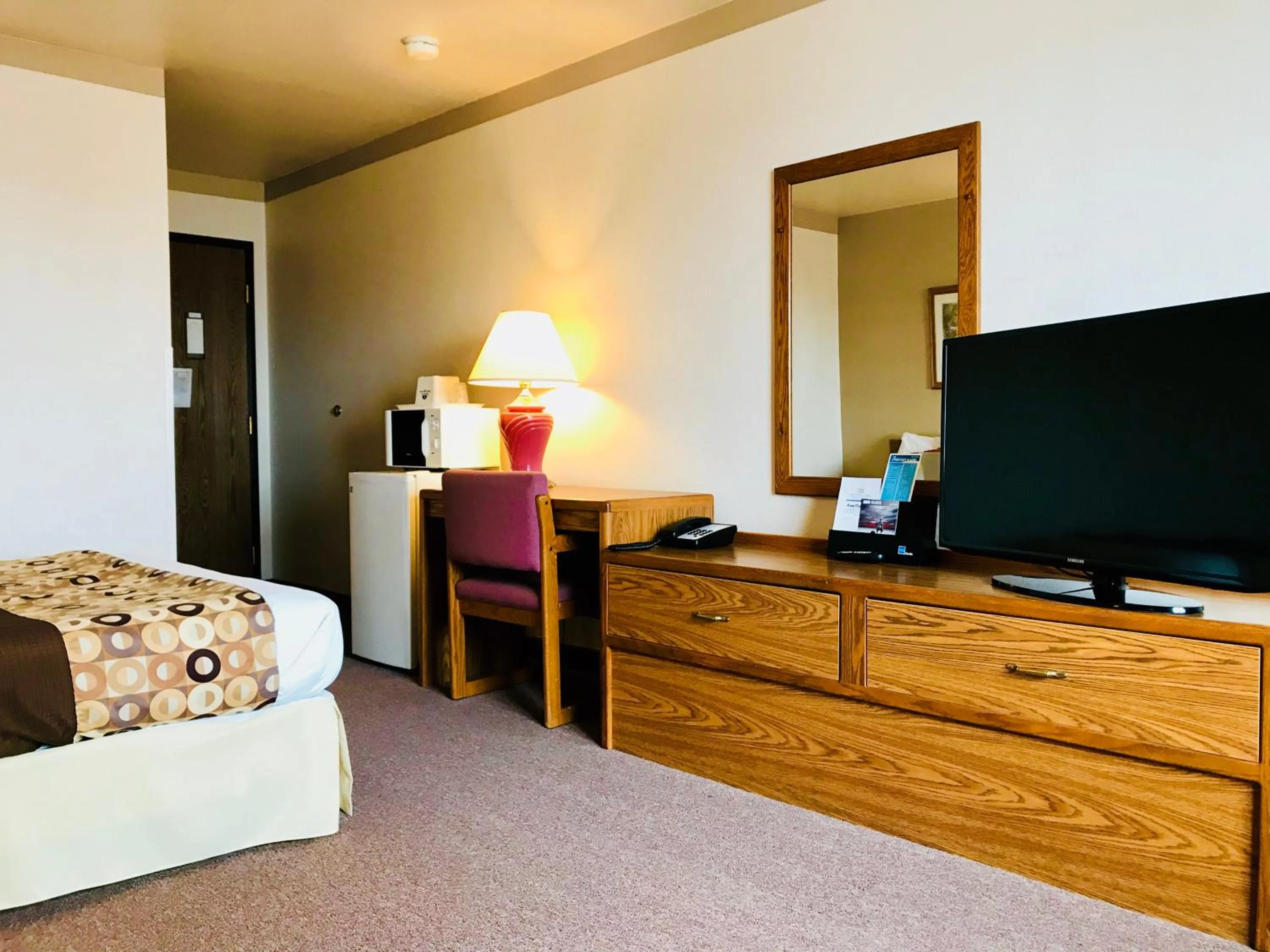 TV and multimedia, Bed in STAY INN Burlington
