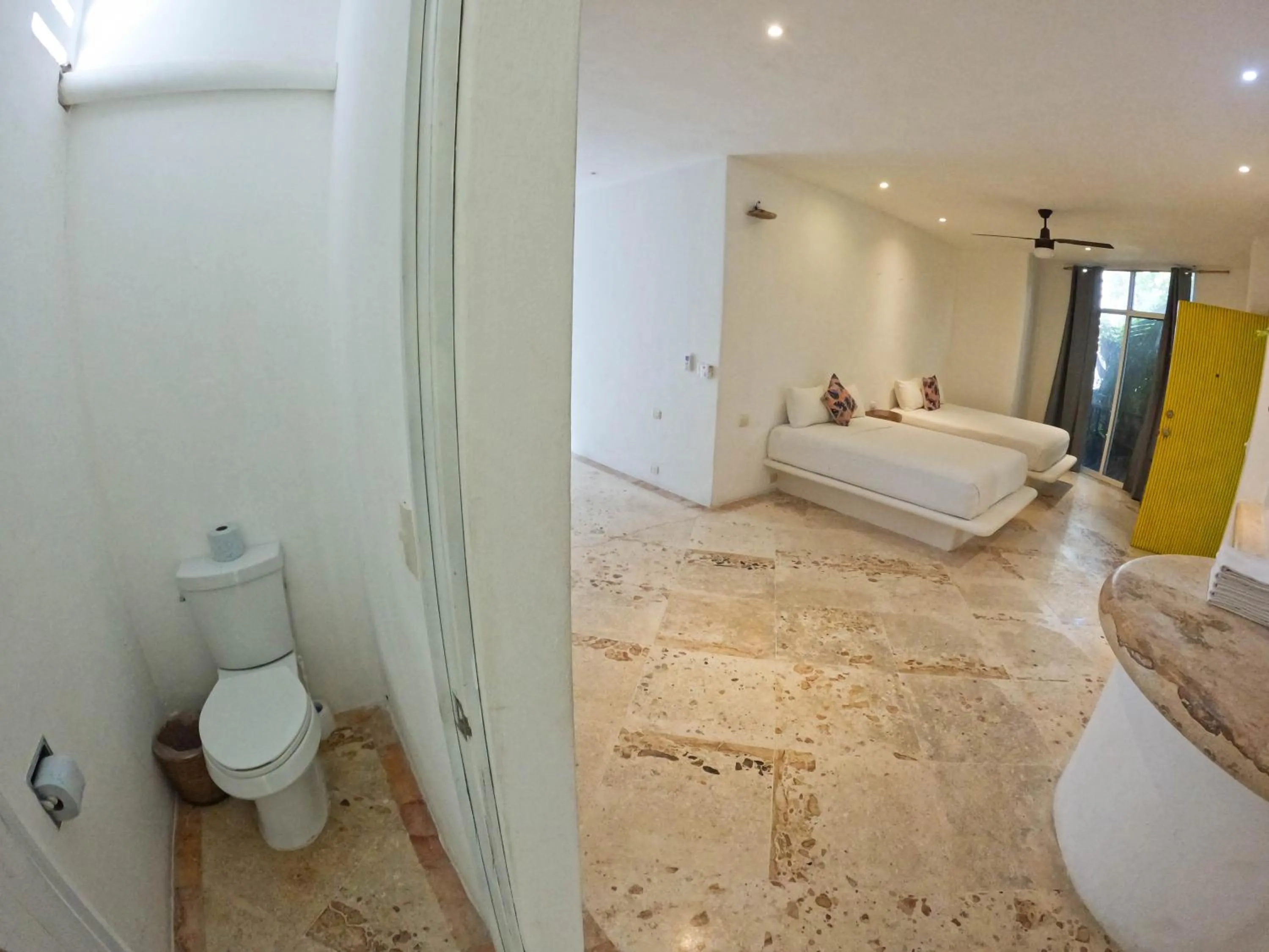 Toilet in Tesoro Escondido