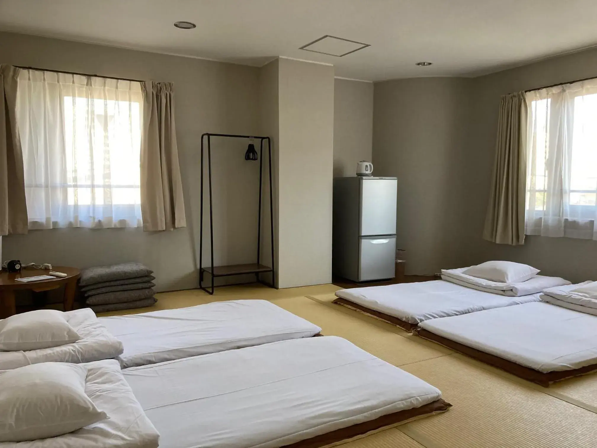 Japanese-Style Quadruple Room in J-Hoppers Beppu Guesthouse ジェイホッパーズ別府ゲストハウス Japanese-Style Quadruple Room in J-Hoppers Beppu Guesthouse ジェイホッパーズ別府ゲストハウス