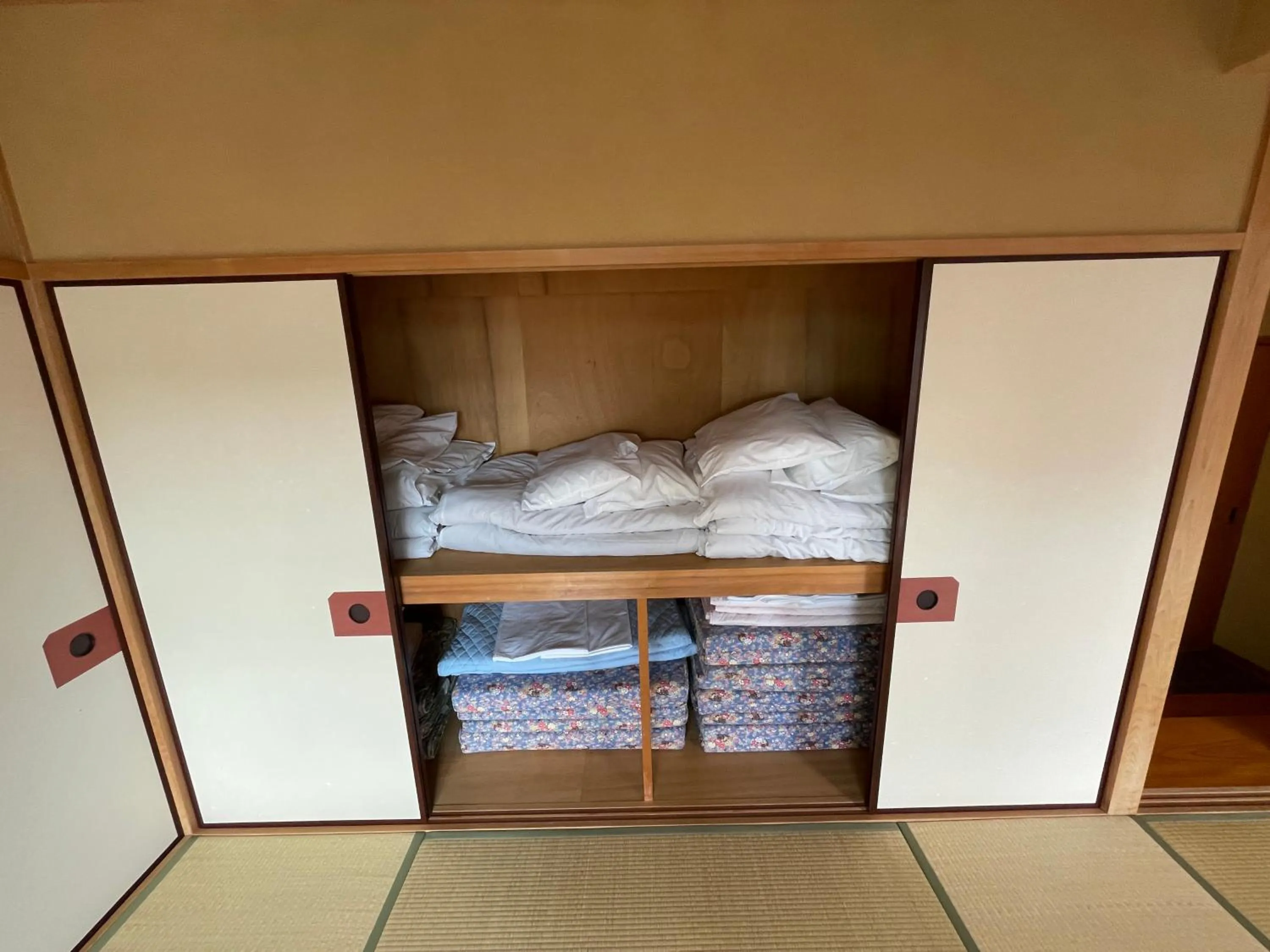 Bed in Marina Hotel Kaikuu