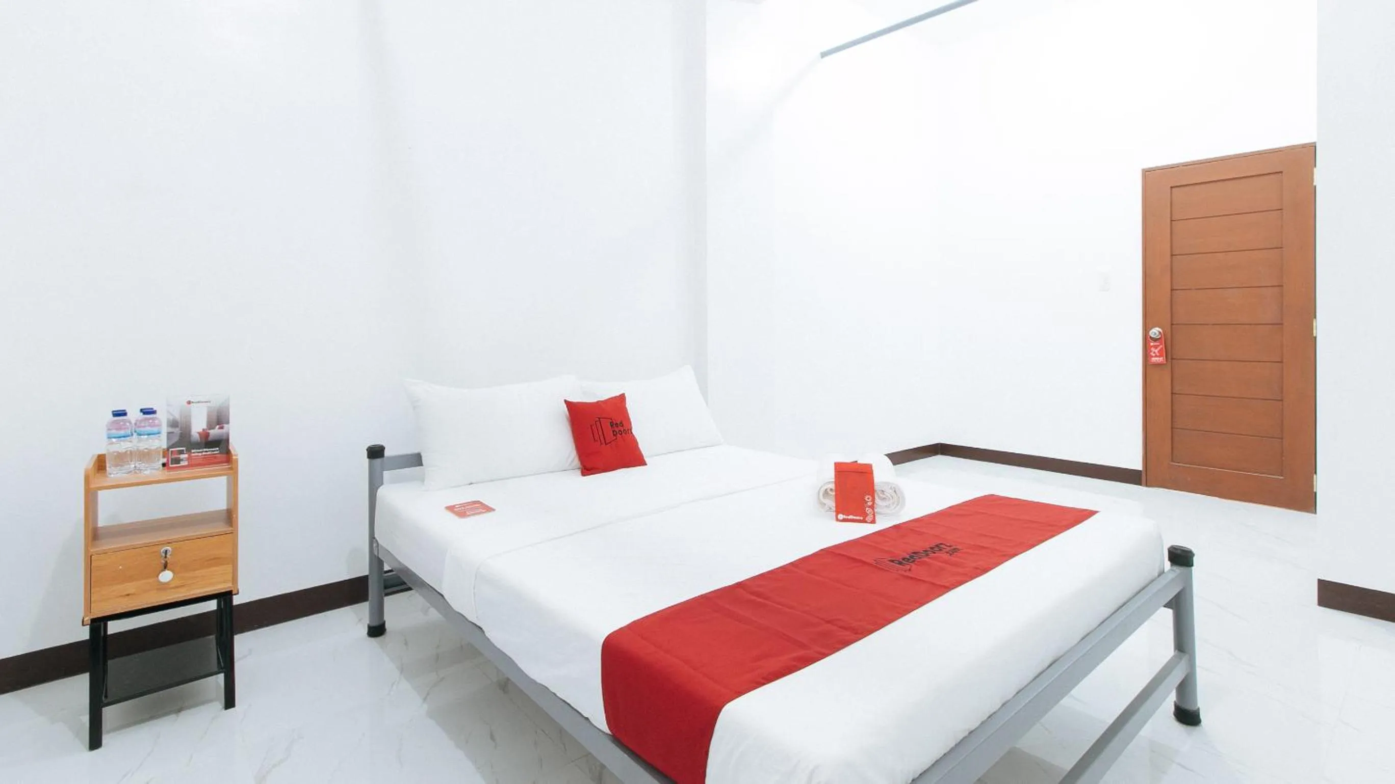 Photo of the whole room, Bed in RedDoorz at Good 101 Paranaque