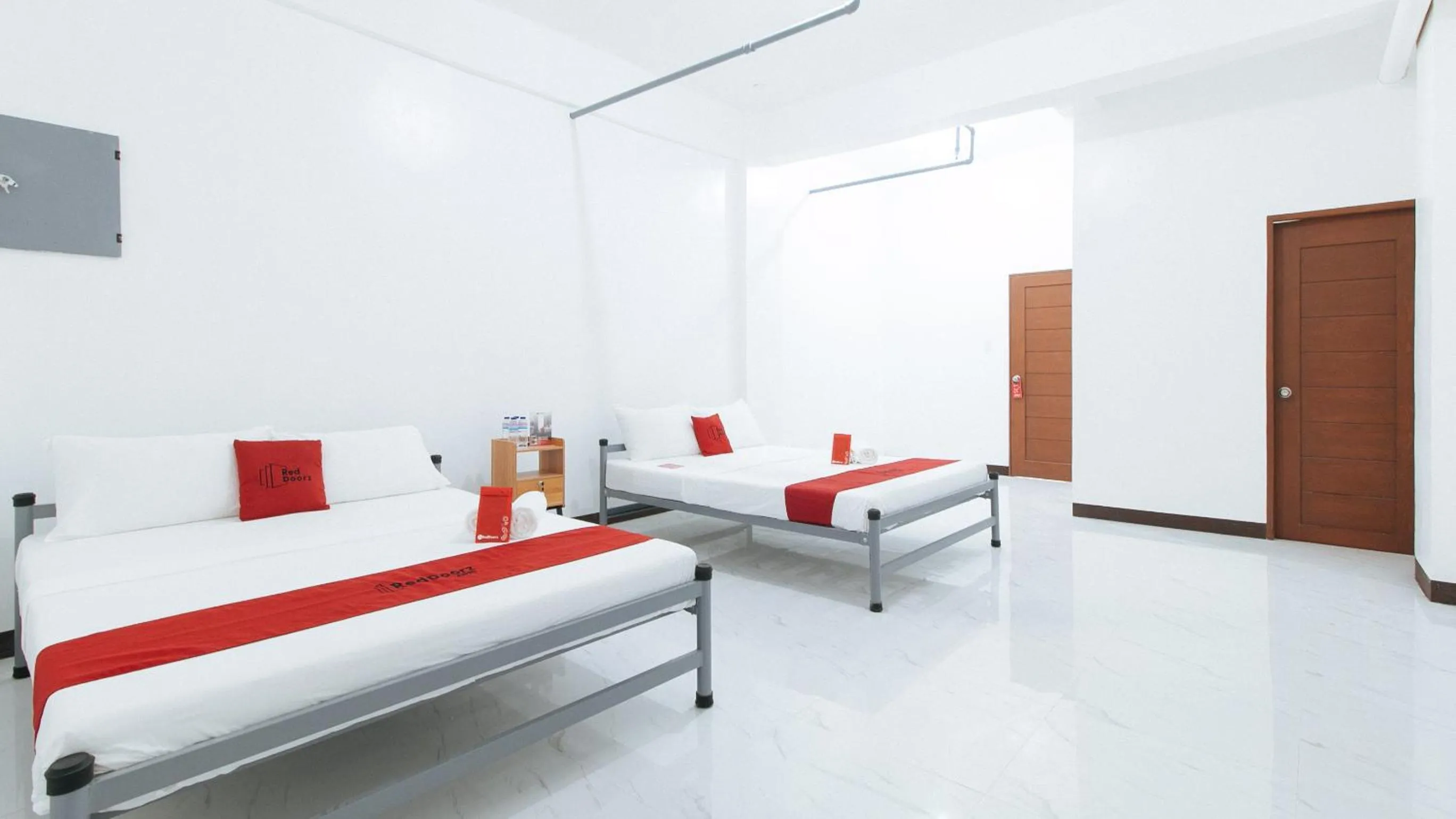 Photo of the whole room, Bed in RedDoorz at Good 101 Paranaque