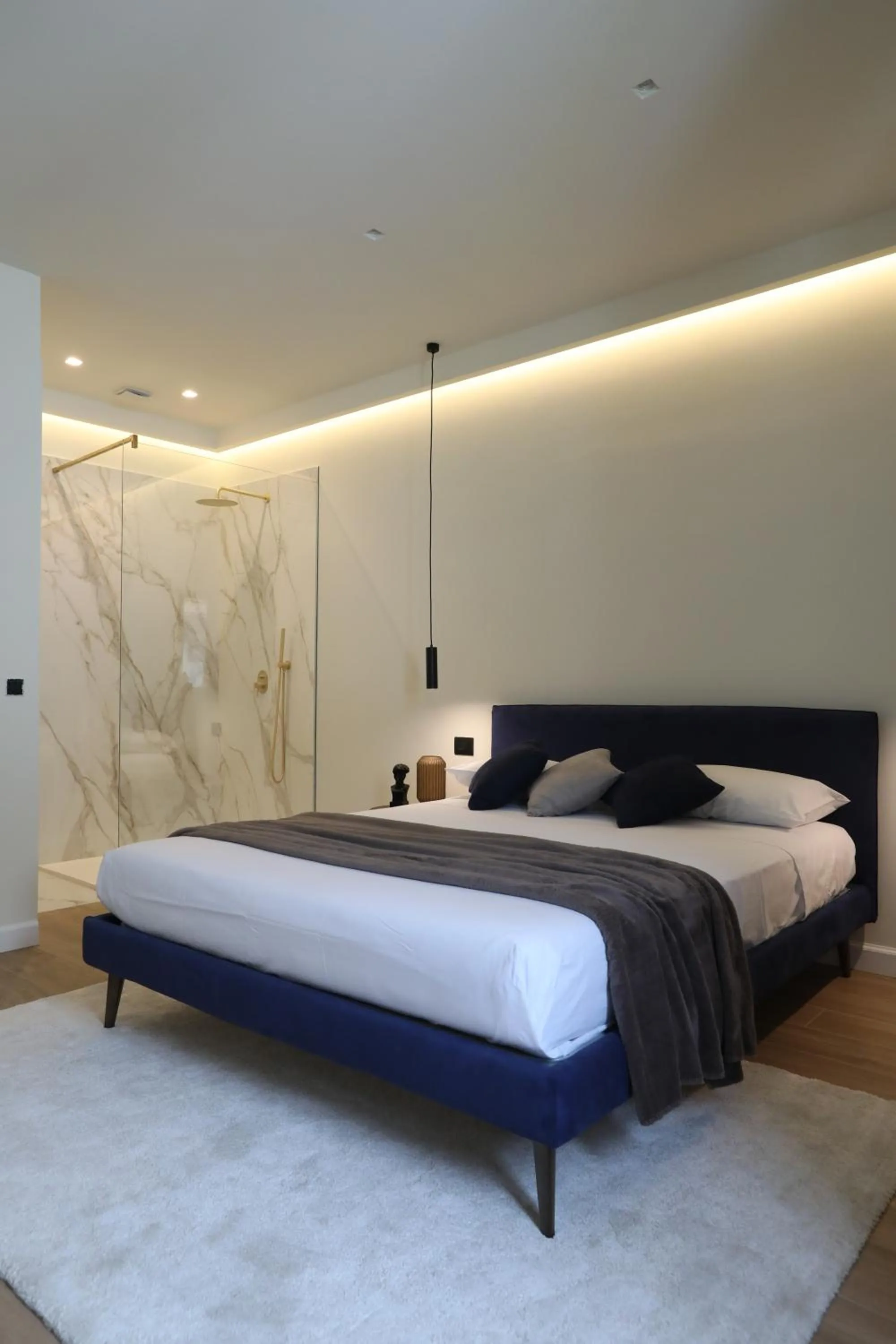 Shower, Bed in SCIABICA SUITE - Sicilian Experience