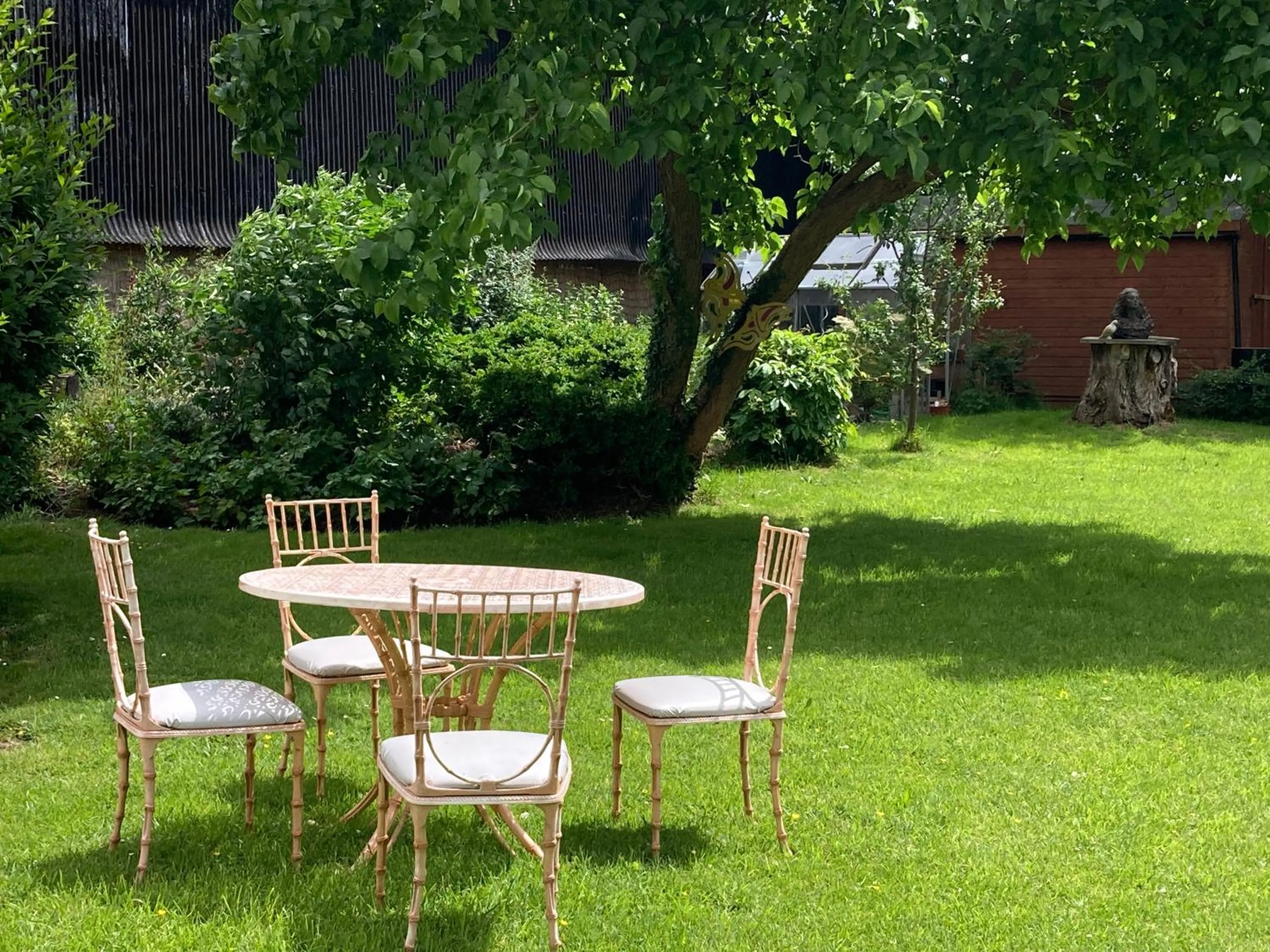 Garden in Art House B & B