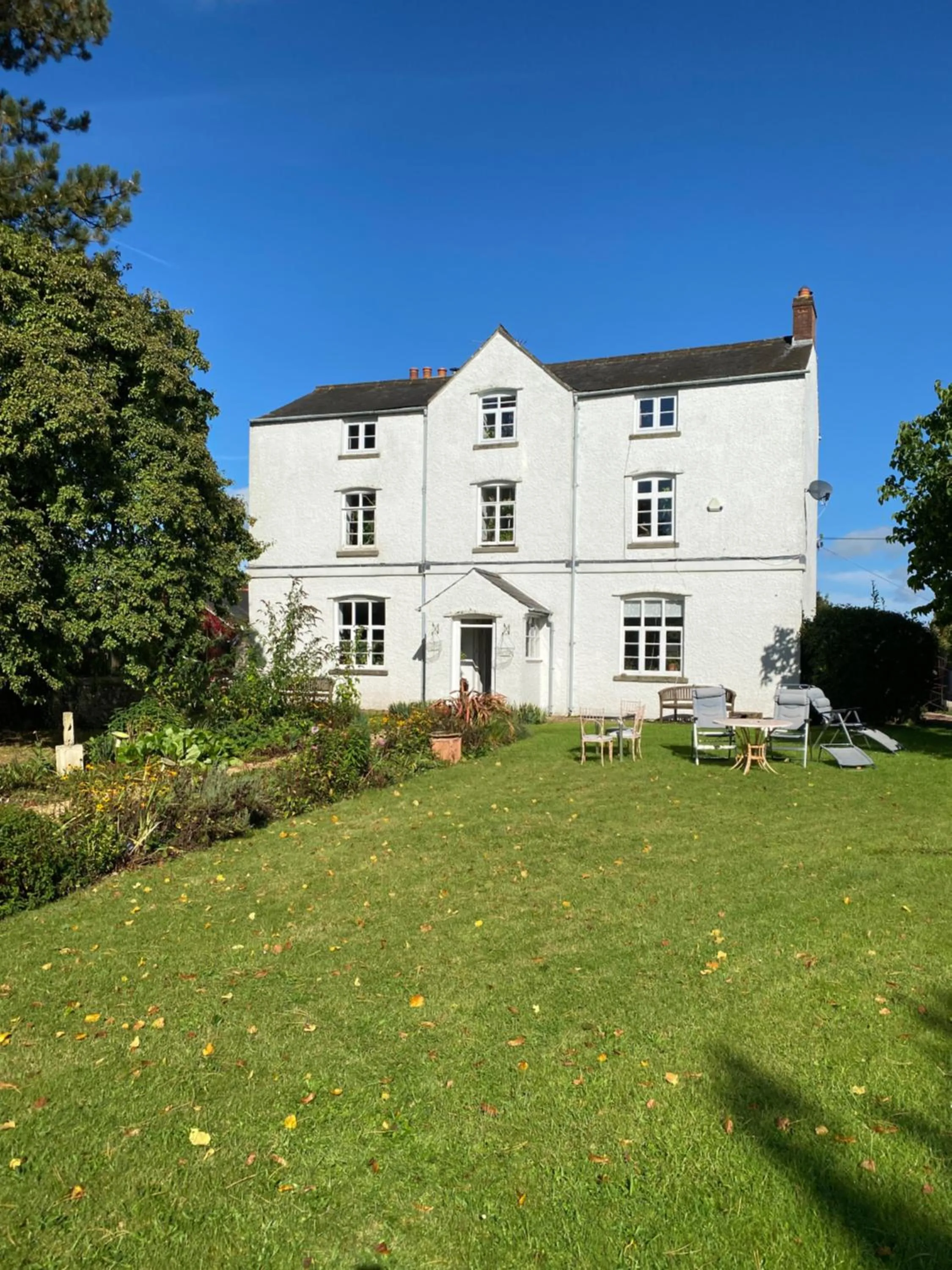 Property building in Art House B & B