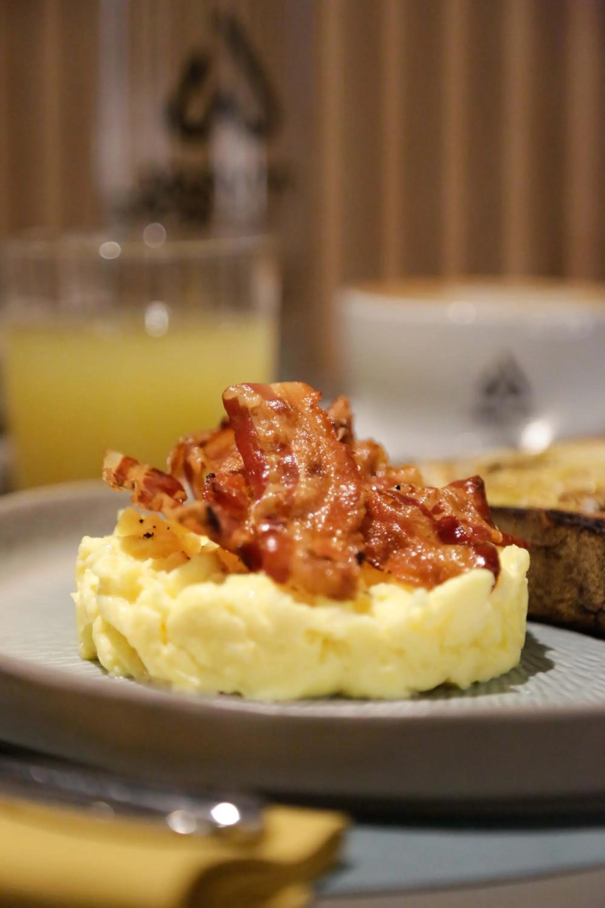 Restaurant/places to eat in Arryvo Hotel