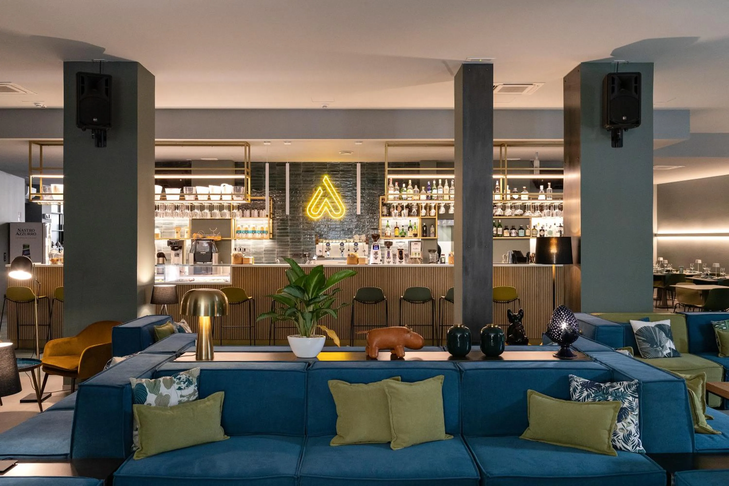 Restaurant/places to eat in Arryvo Hotel