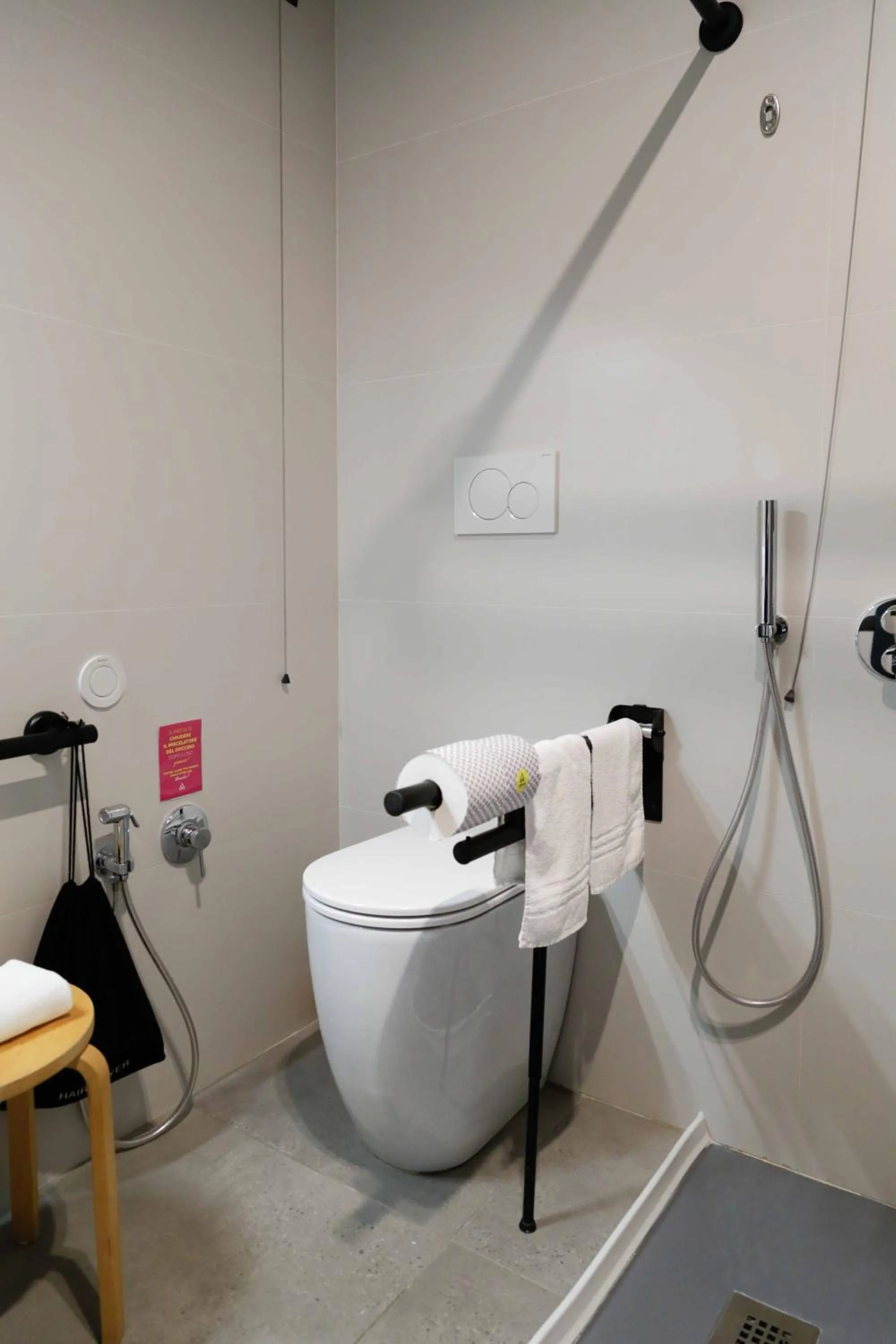 Toilet in Arryvo Hotel