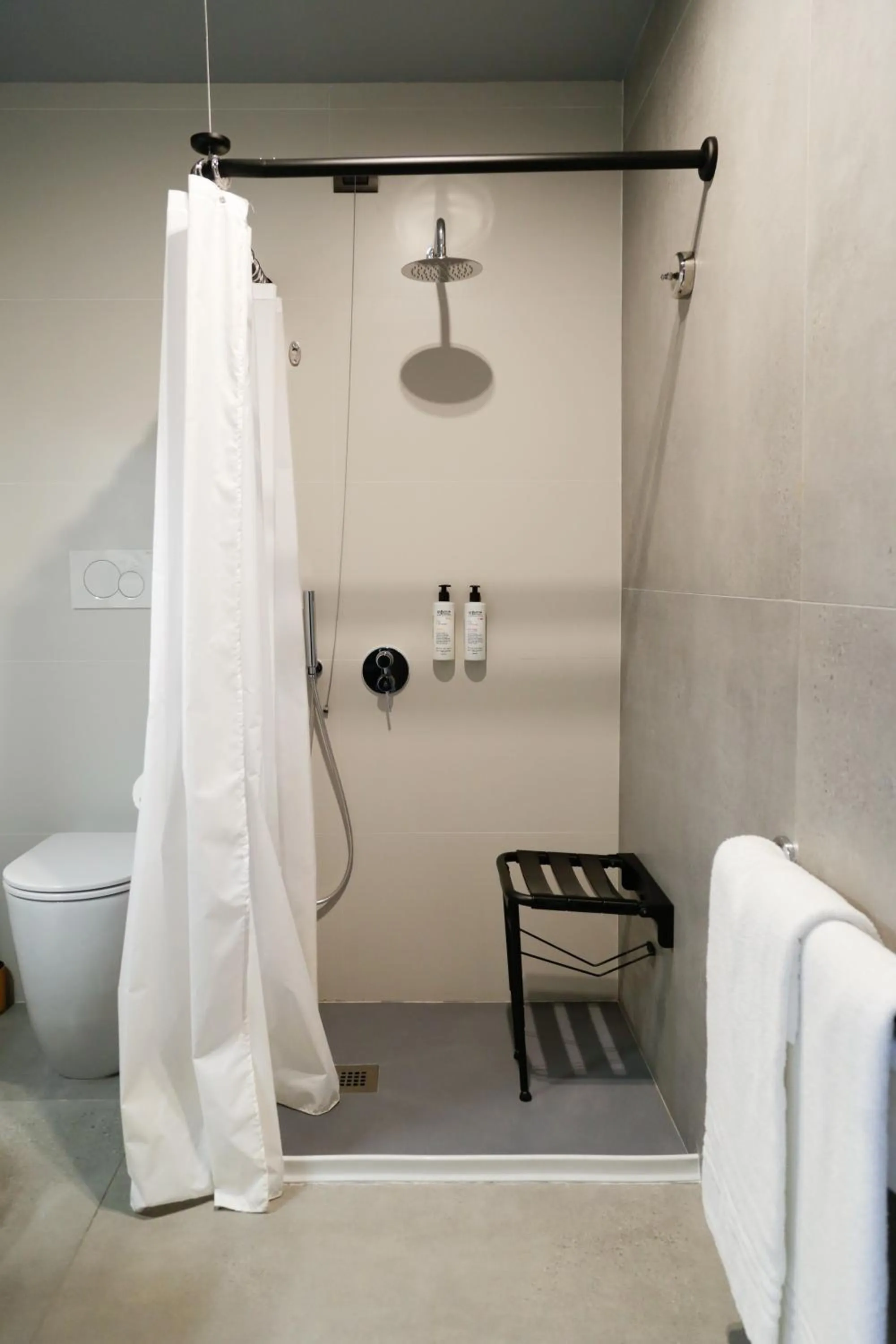 Shower in Arryvo Hotel