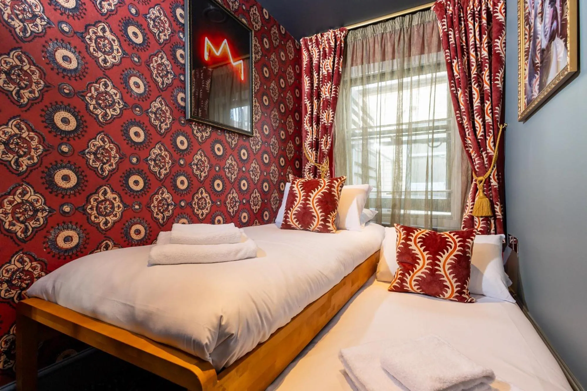 Bed in The Kings Arms Pub & Boutique Rooms