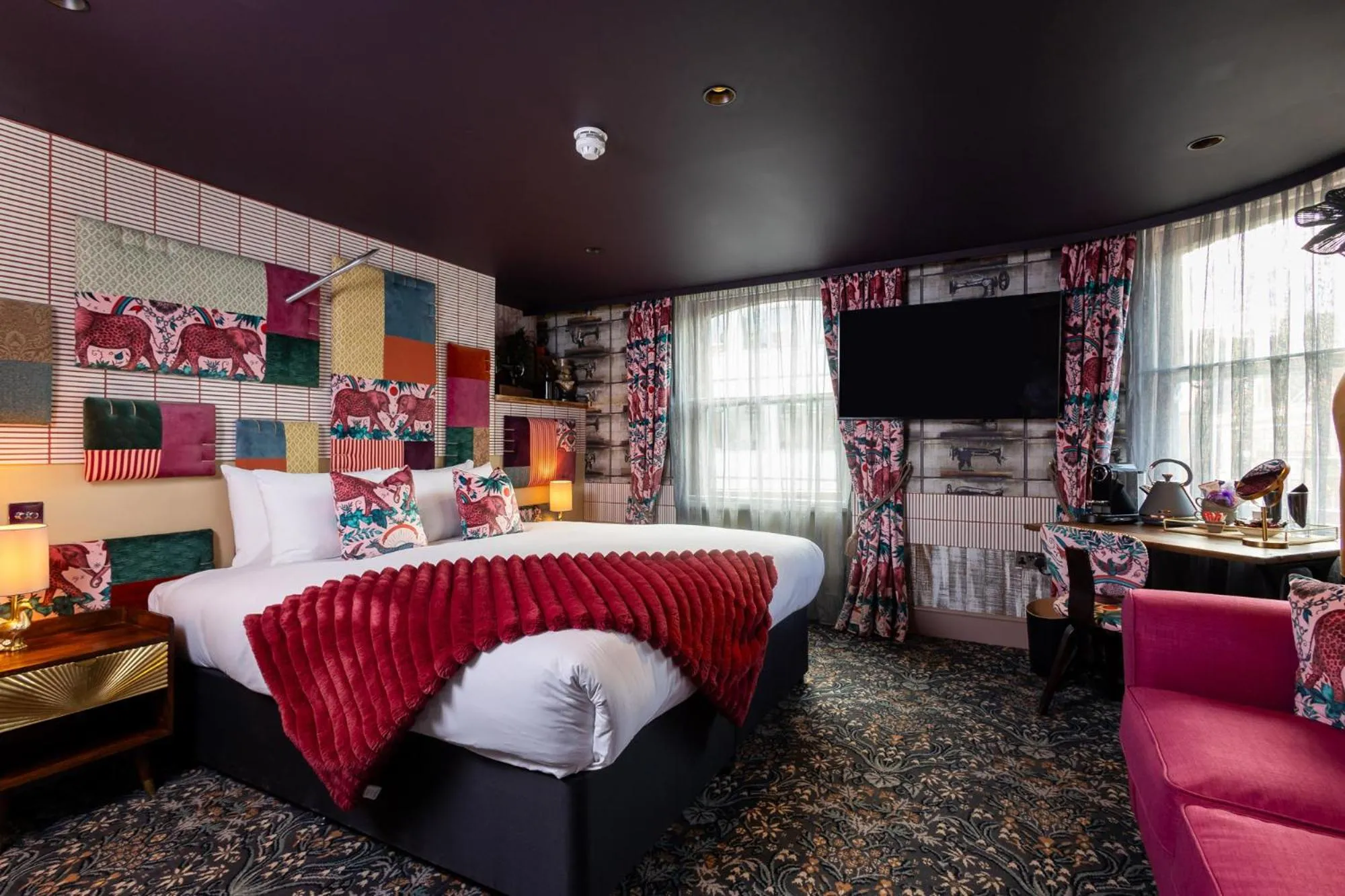 Bed in The Kings Arms Pub & Boutique Rooms