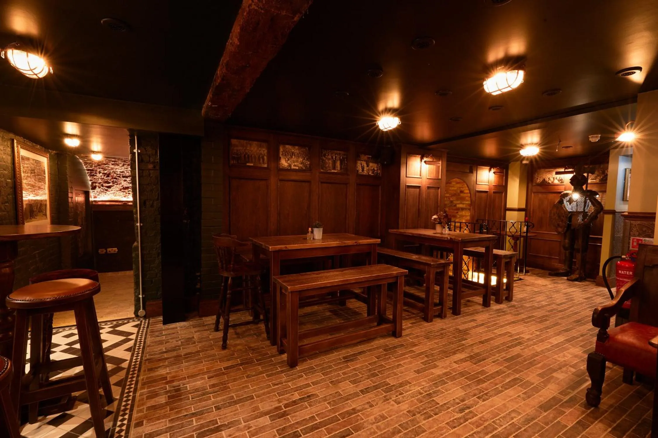 Lounge or bar in The Kings Arms Pub & Boutique Rooms