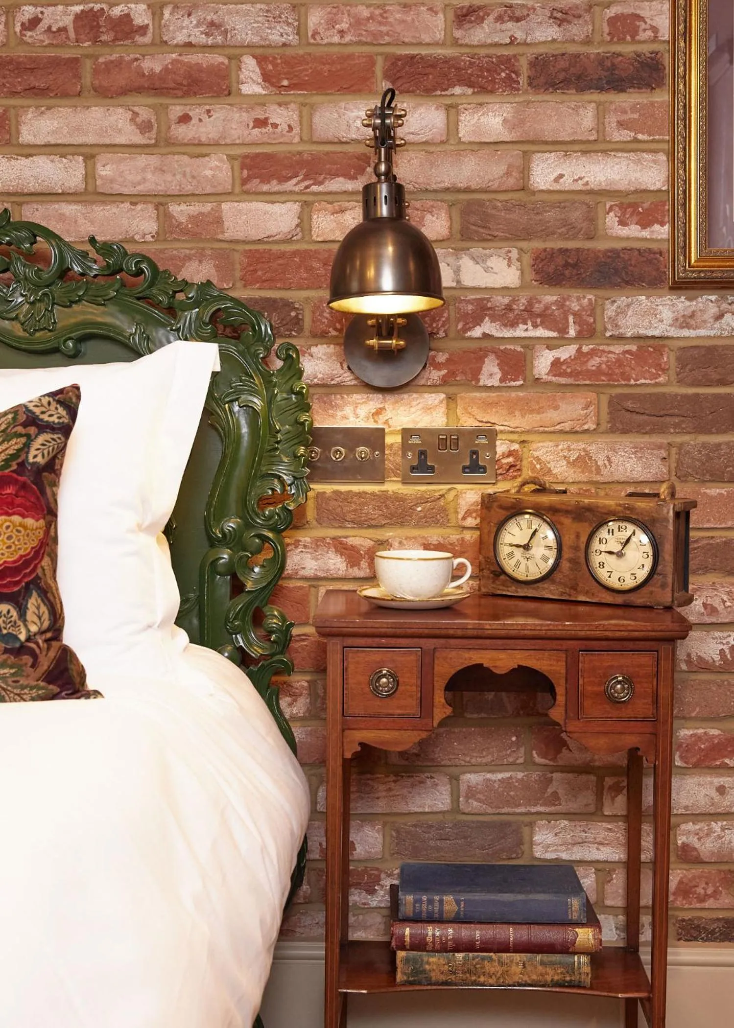 Bed in The Kings Arms Pub & Boutique Rooms