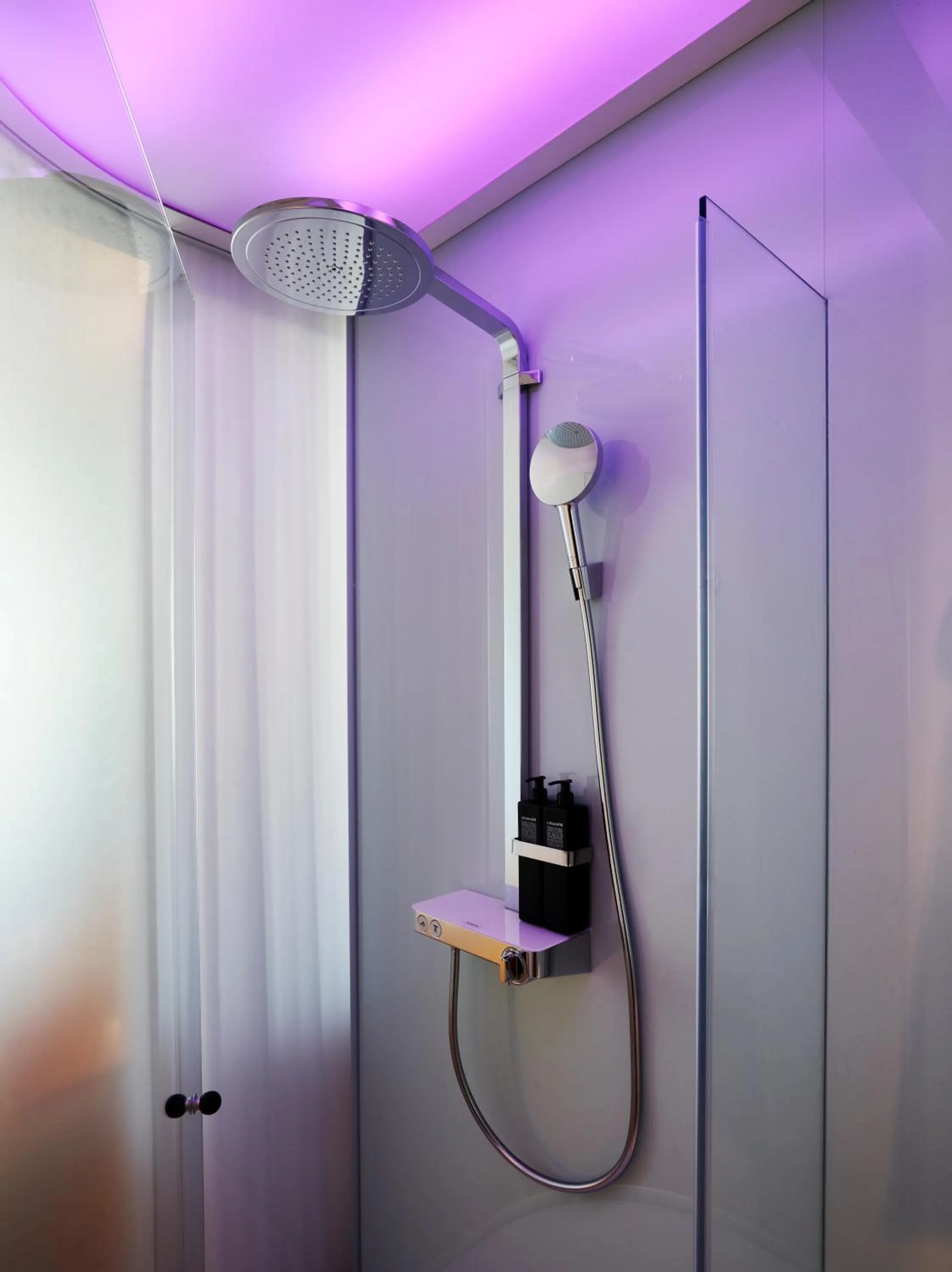 Shower in citizenM San Francisco Union Square