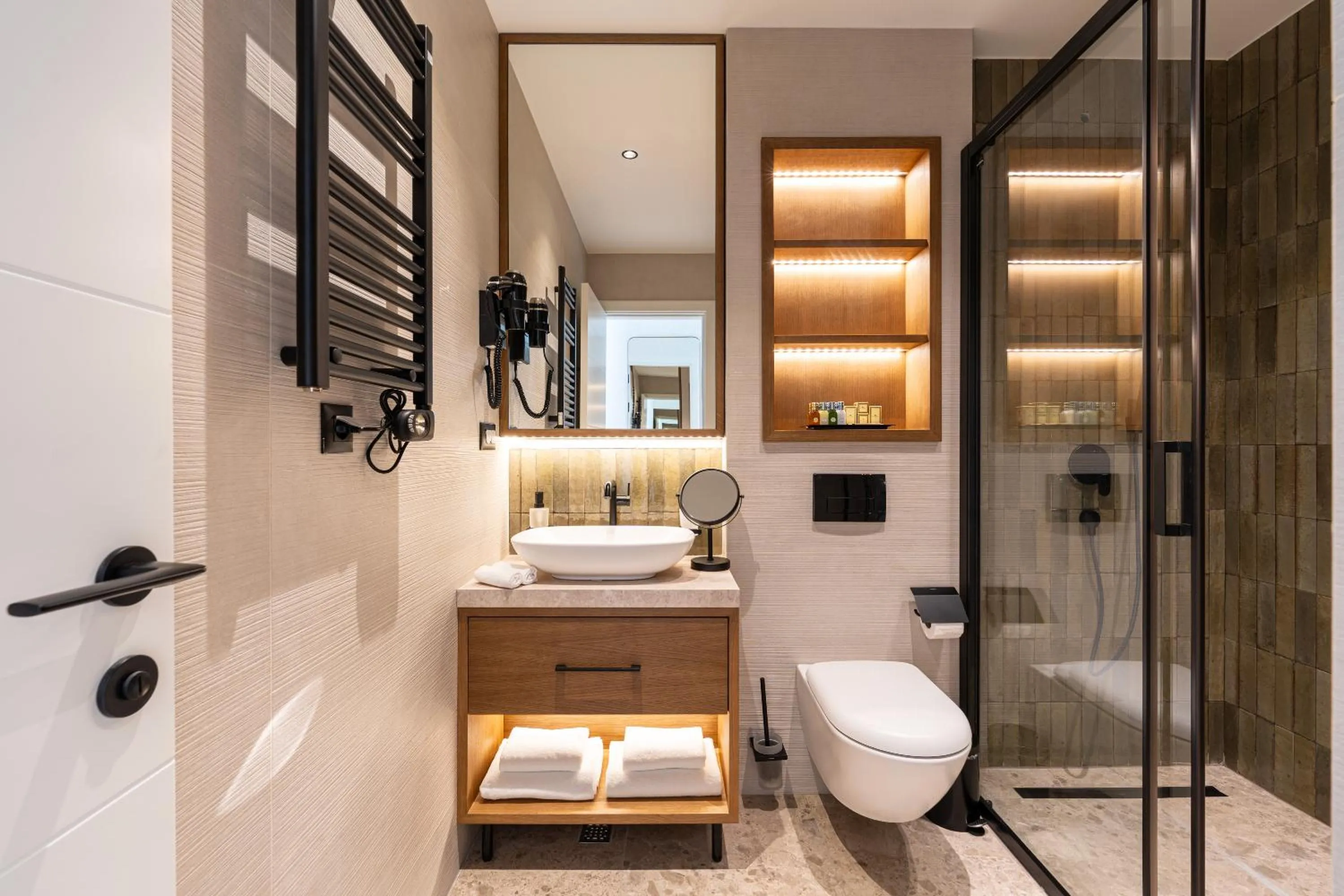 Bathroom, Bed in Hotel Palazzo del Mare - Essenza