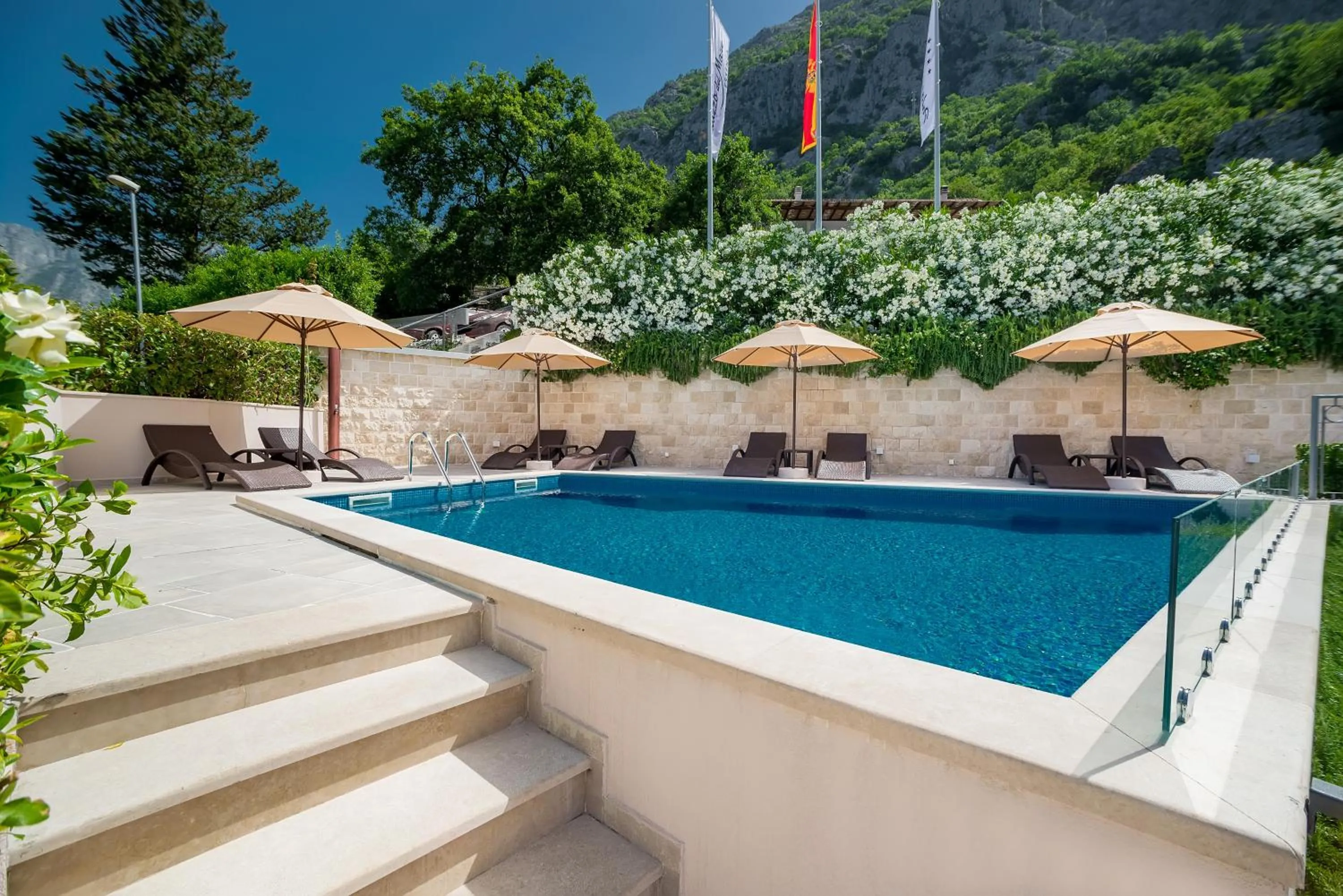 Swimming pool in Hotel Palazzo del Mare - Essenza