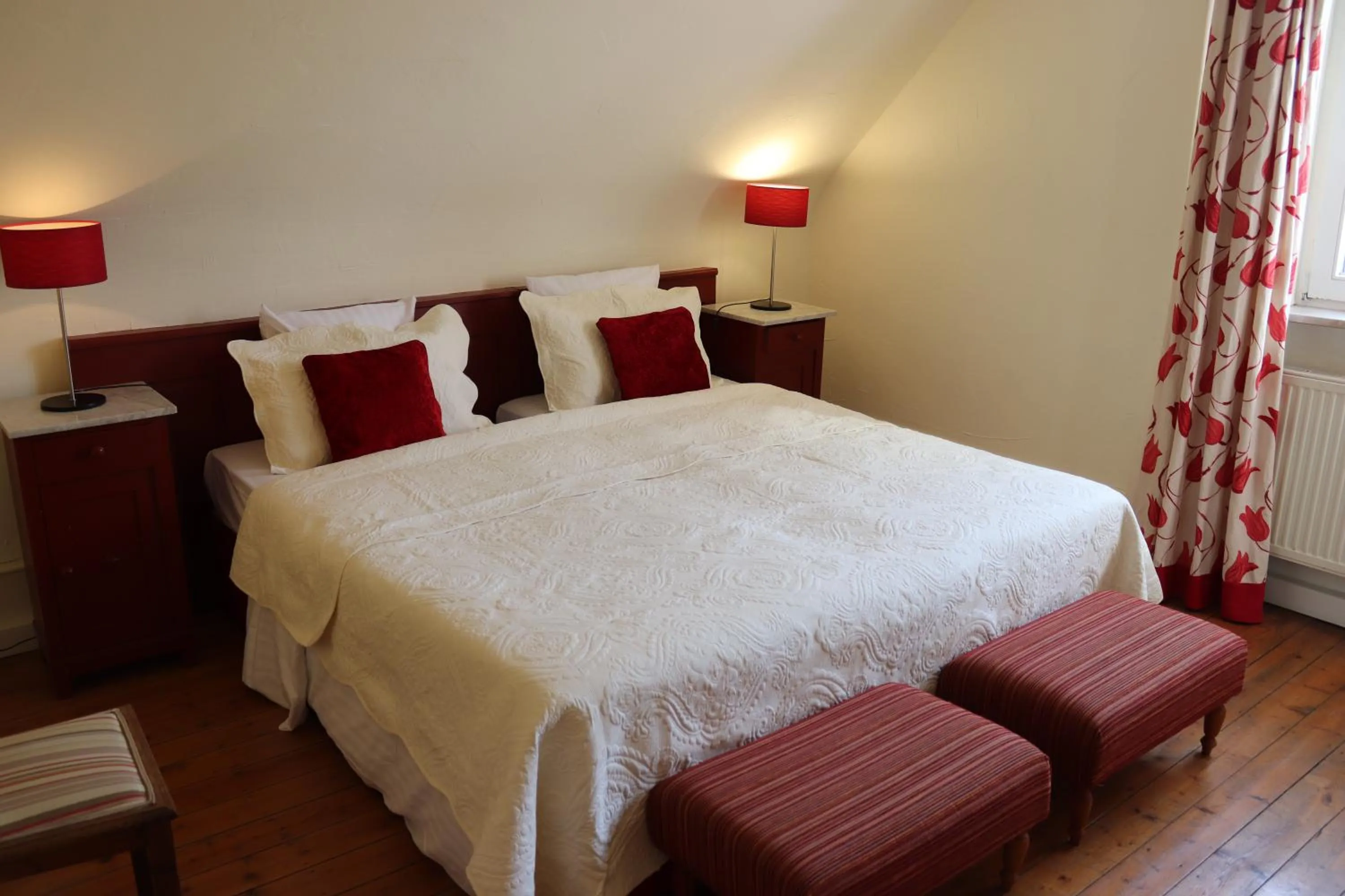 Photo of the whole room, Bed in Hotel de Charme 'zum Schiff'