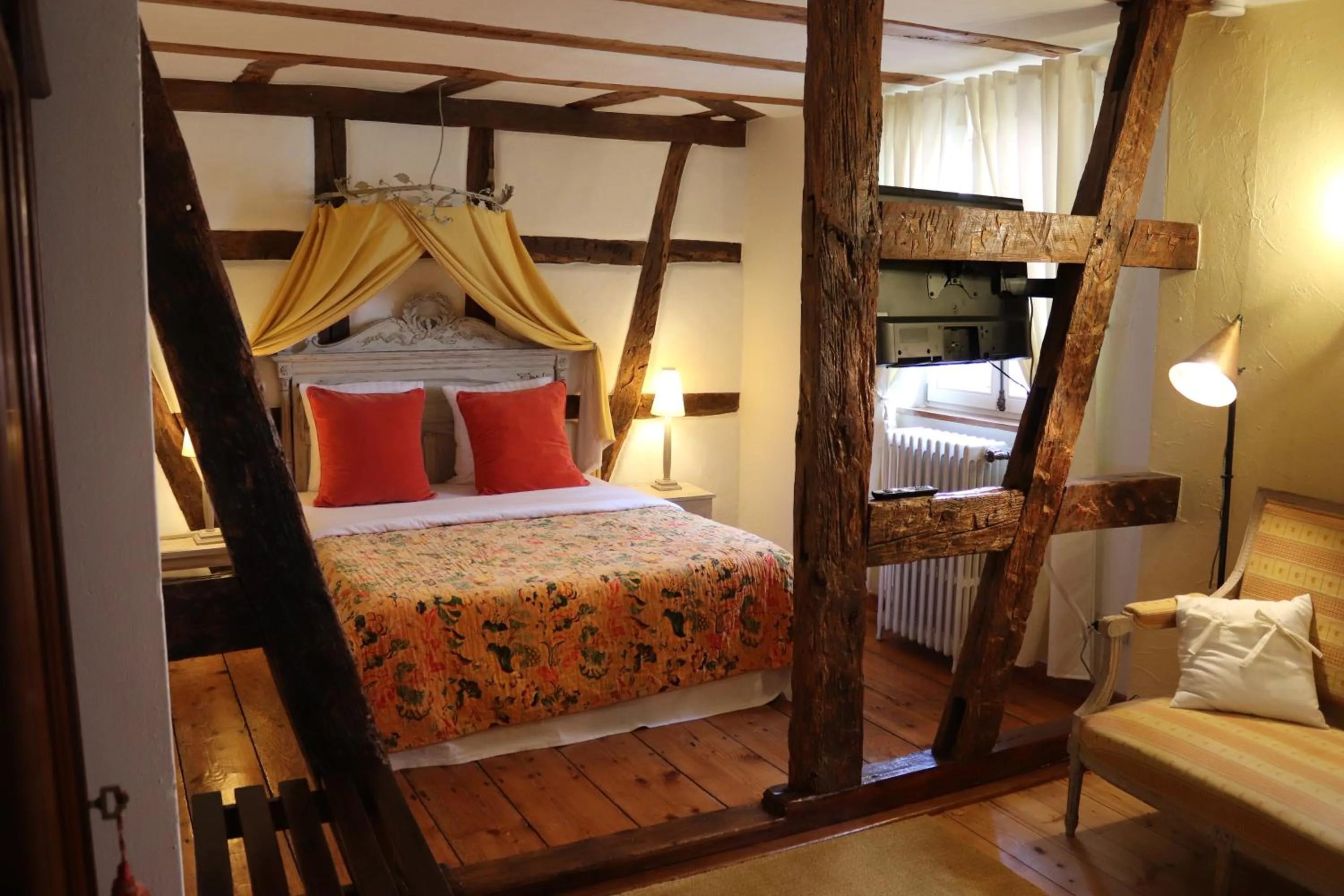 Bed in Hotel de Charme 'zum Schiff'