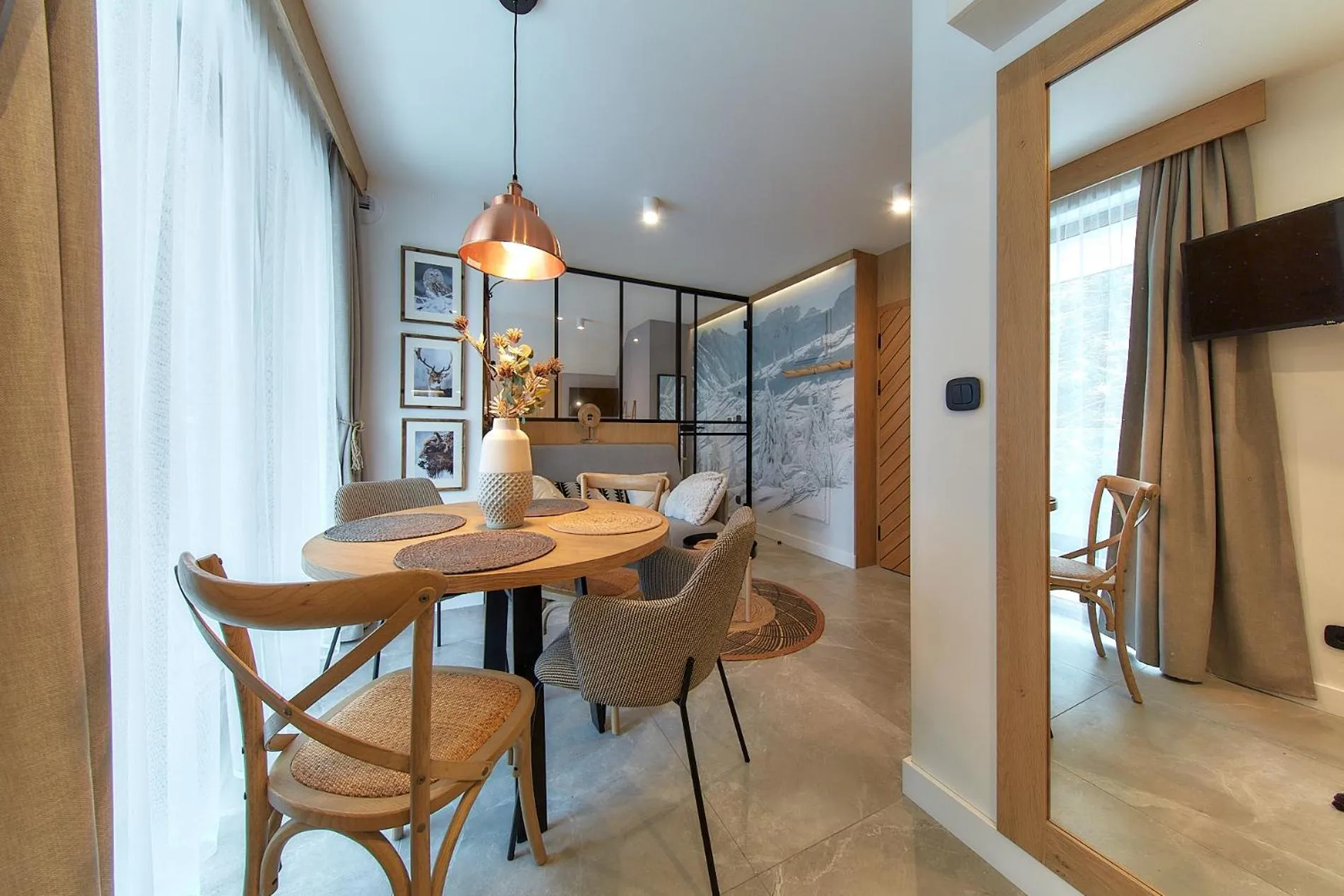 Dining area in Tatra Square Apartments