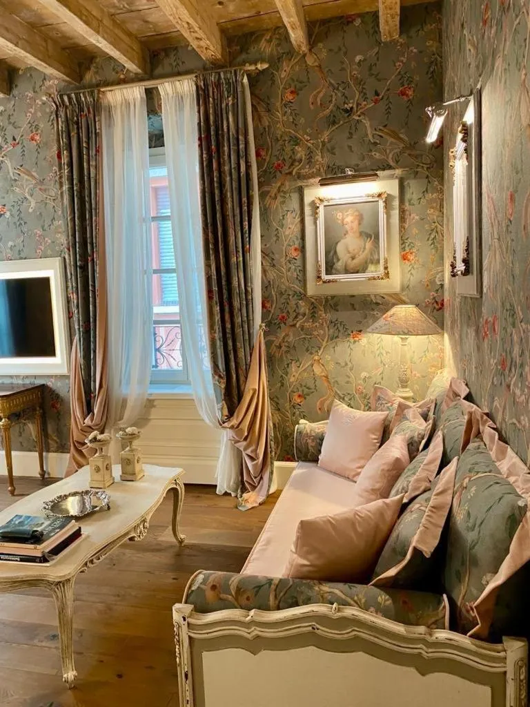 Communal lounge/ TV room in Antica Dimora Desenzano